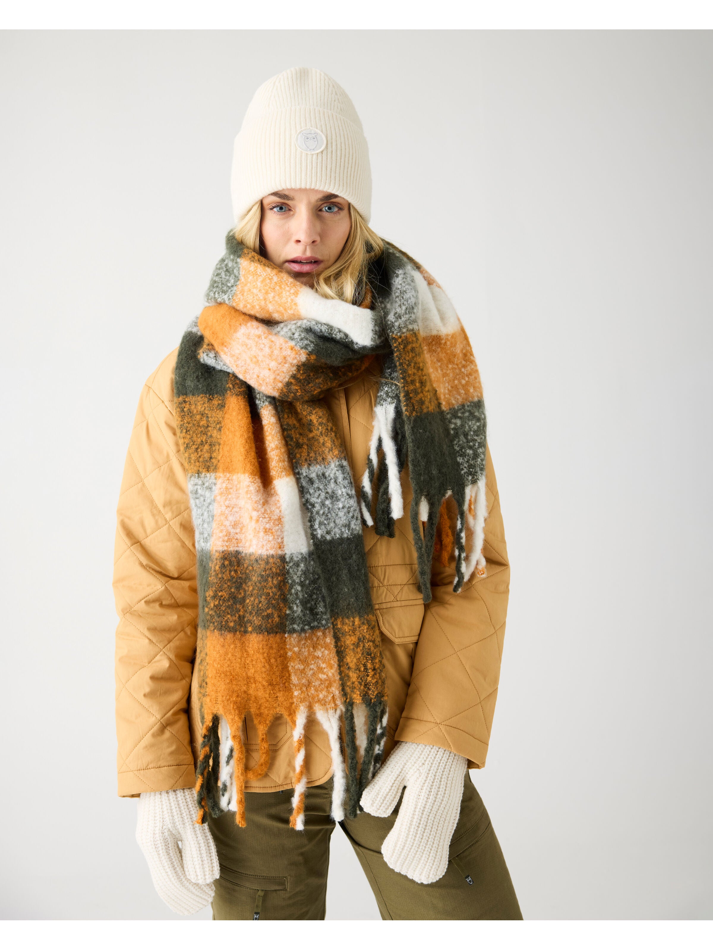 knowledge cotton apparel unisexe echarpe polyester recycle kaki orange l armoire poethique  4 