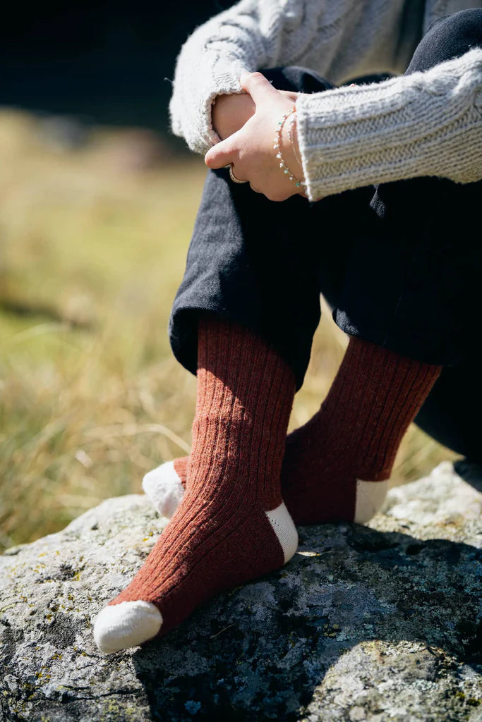 maison izard unisexe chaussettes thalweg cognac laine l armoire poethique  1 