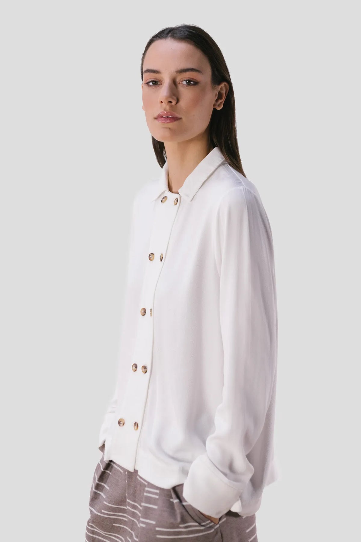 pan blouse en viscose blanc casse   blusa cruda l armoire poethique