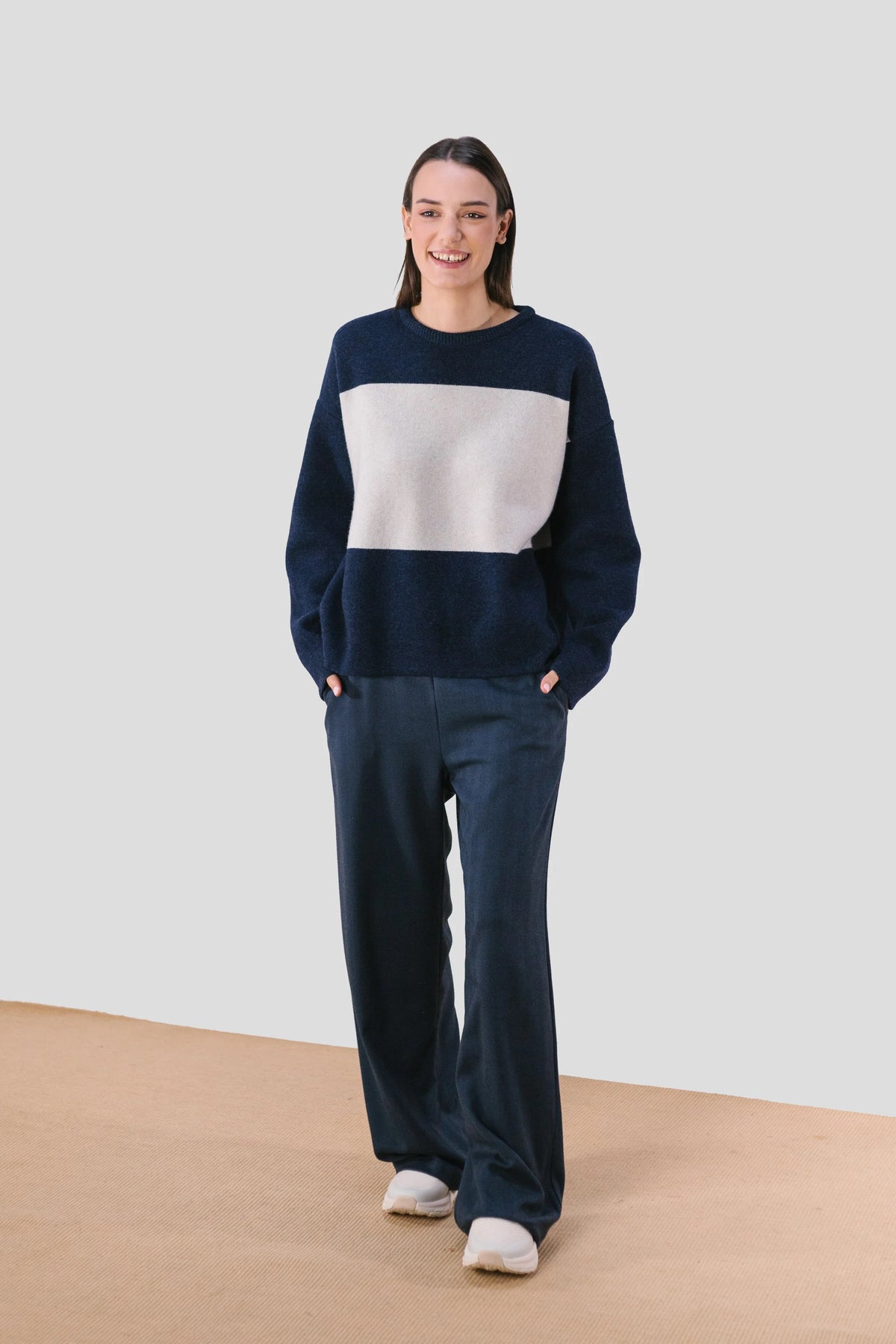 pan femme pull en laine bleu marine et blanc   jersey marino raya crudo l armoir