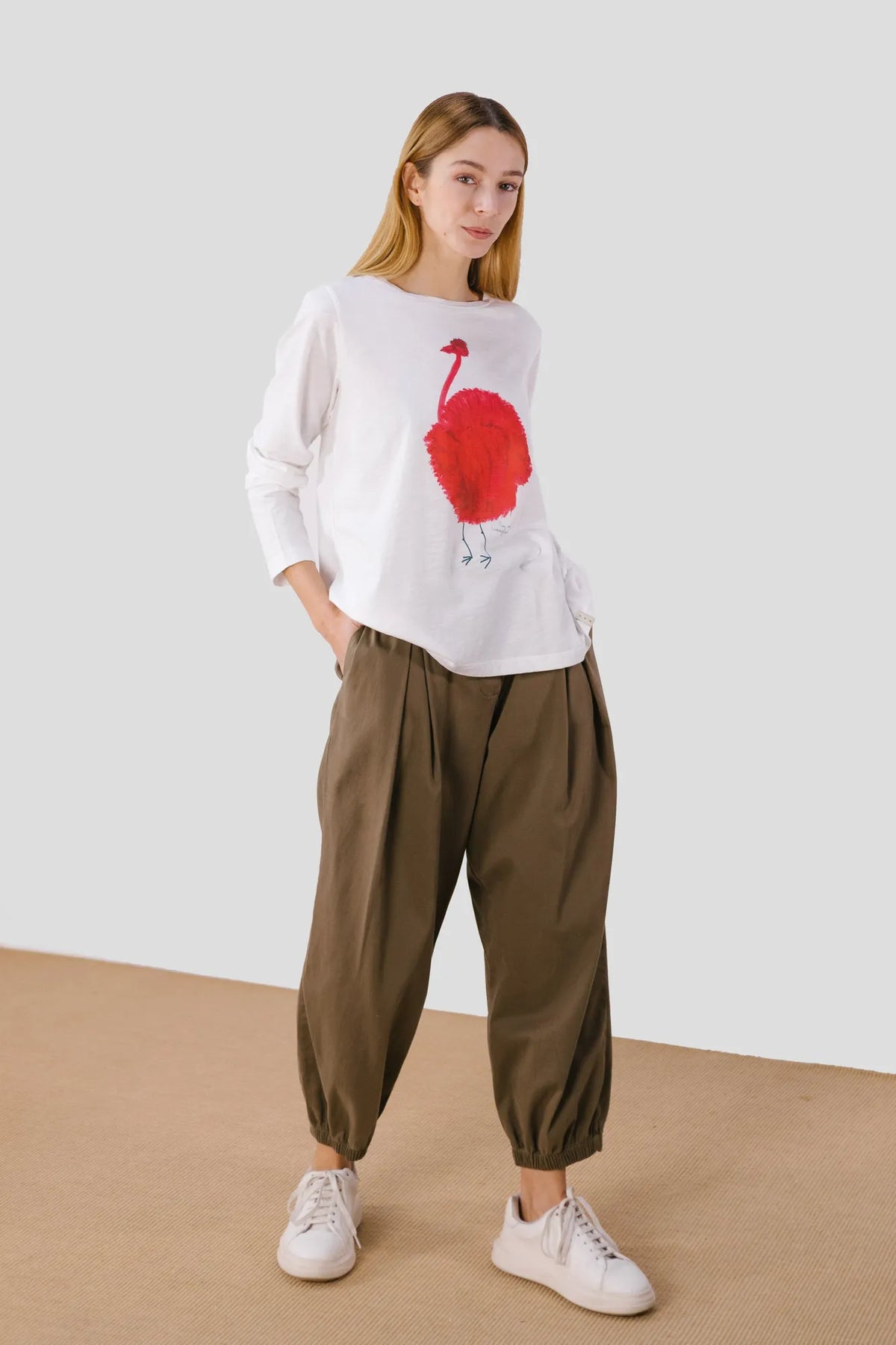 pan tee shirt autruche a manches longues en coton bio blanc et rouge   camiseta crudo avestruz l armoire poethique