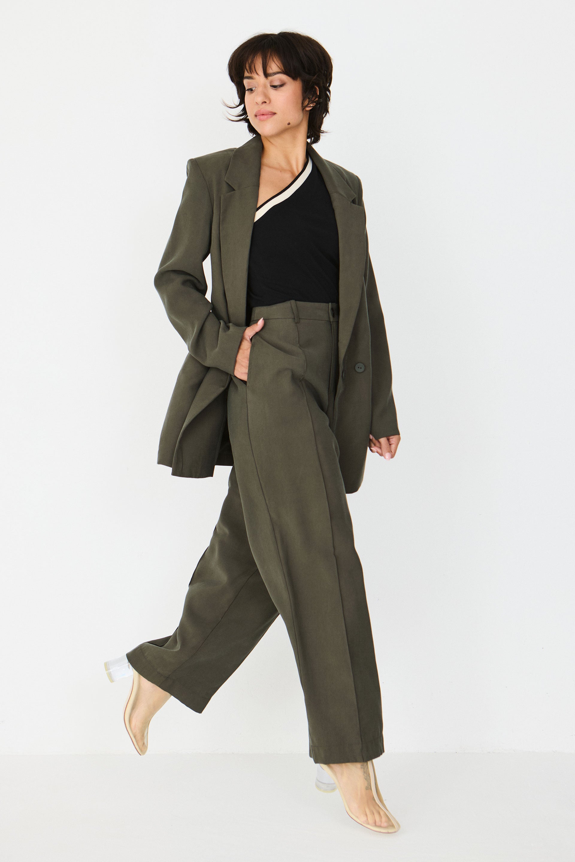 pantalon droit en ecovero afrika  taupe skfk femme pantalon droit afrika ecovero taupe l armoire poethique 1