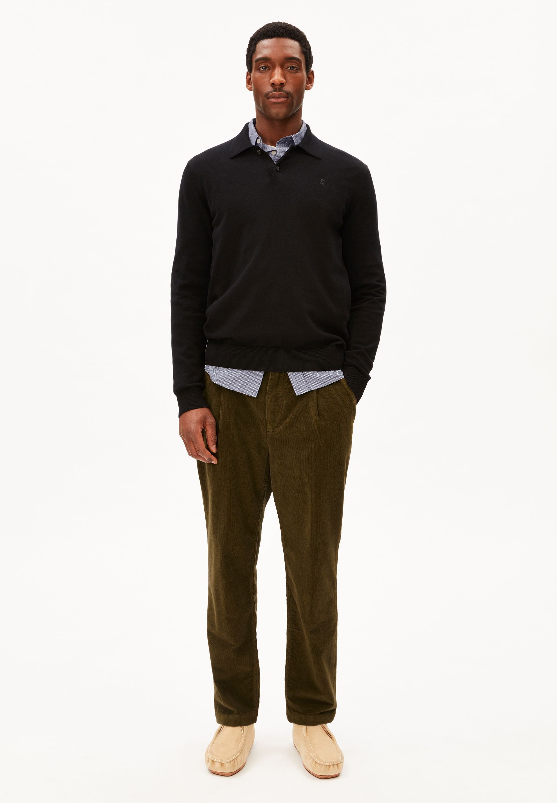 pantalon en velours de coton bio taamir corduroy pleated  beige kaki armedangels homme pantalon velours taamir coton bio kaki l armoire poethique 5