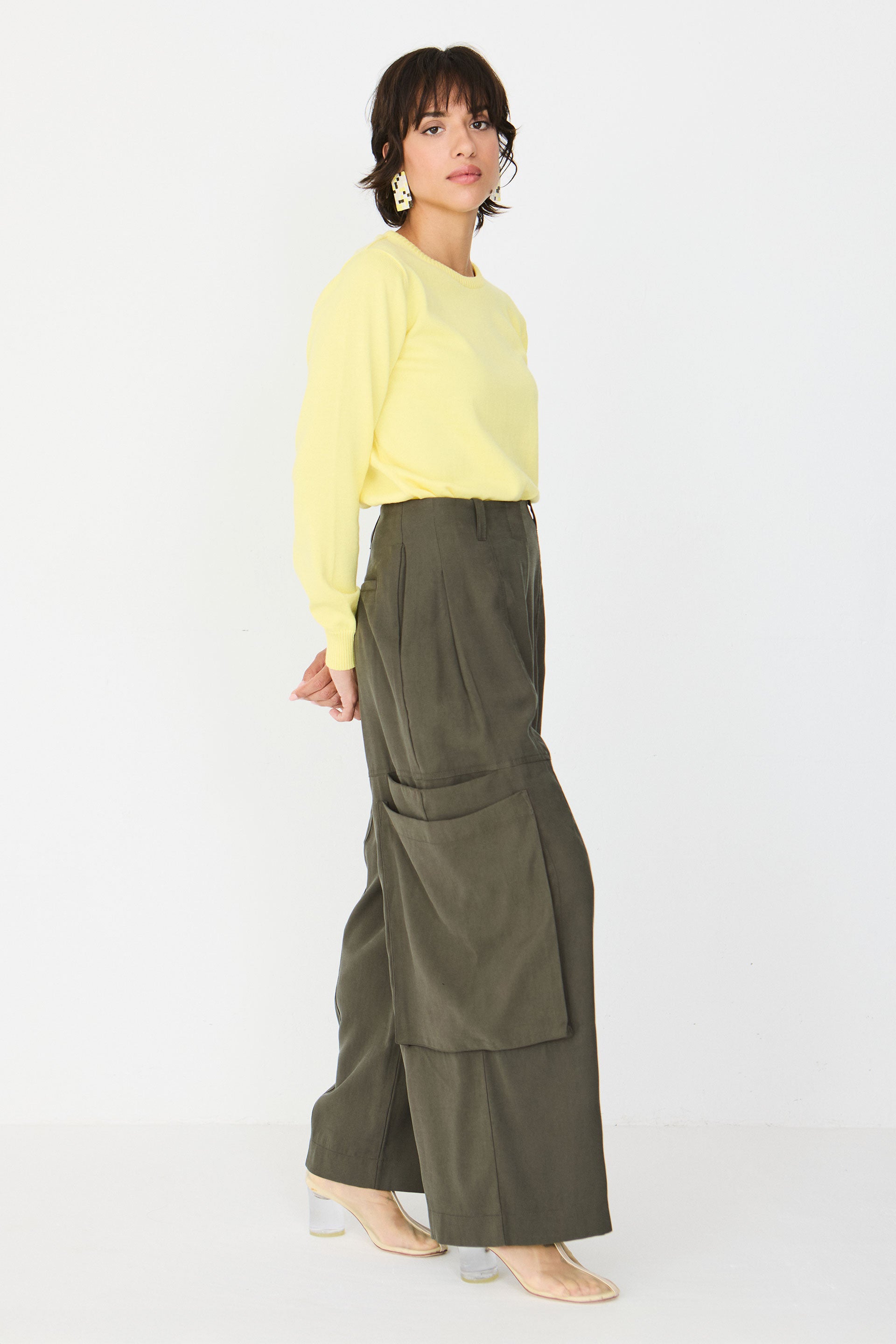 pantalon large cargo en lenzing ecovero aines  taupe skfk femme pantalon large cargo aines lenzing ecovero taupe l armoire poethique 3