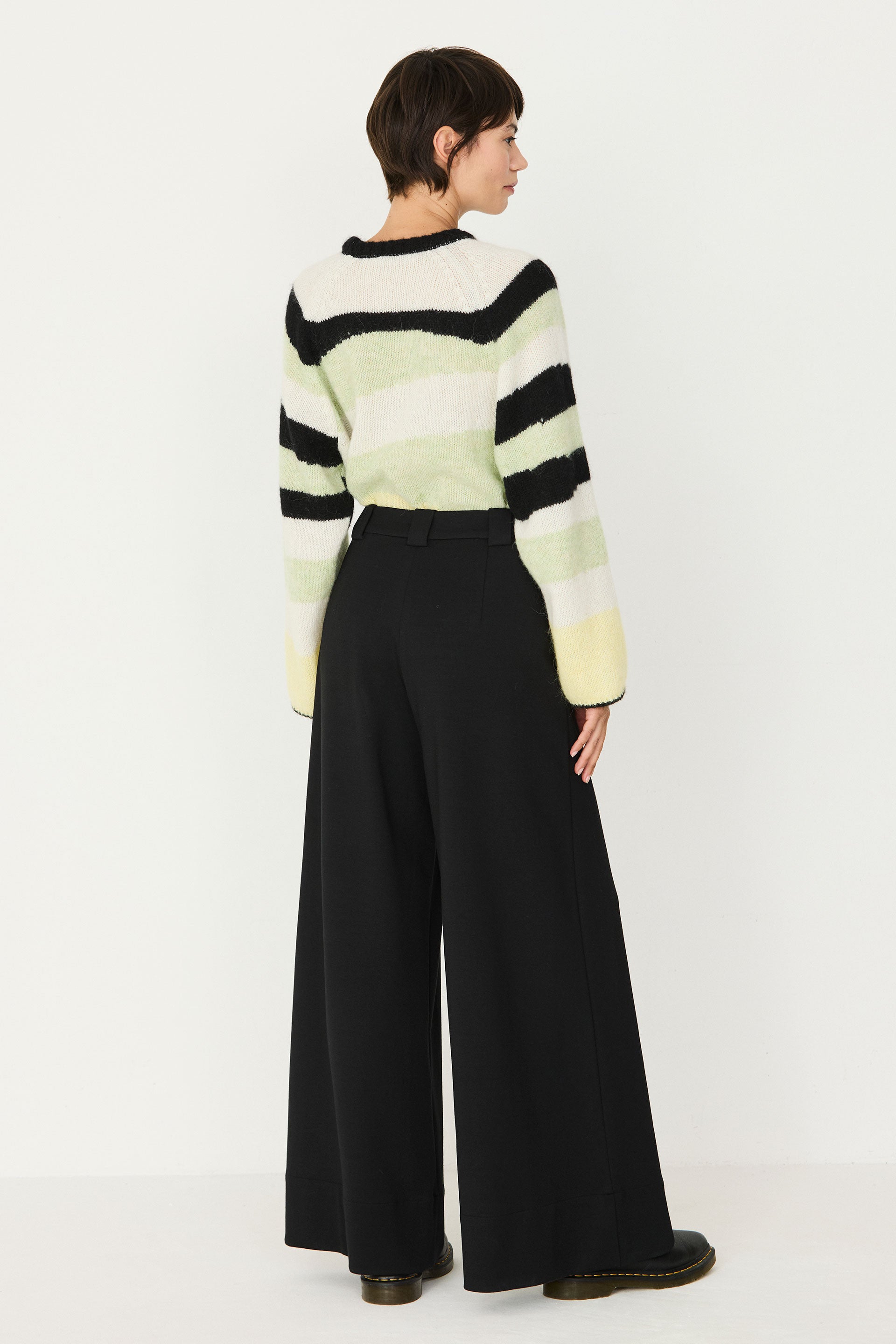 pantalon large en tencel modal nia  noir skfk femme pantalon large nia tencel modal noir l armoire poethique 3