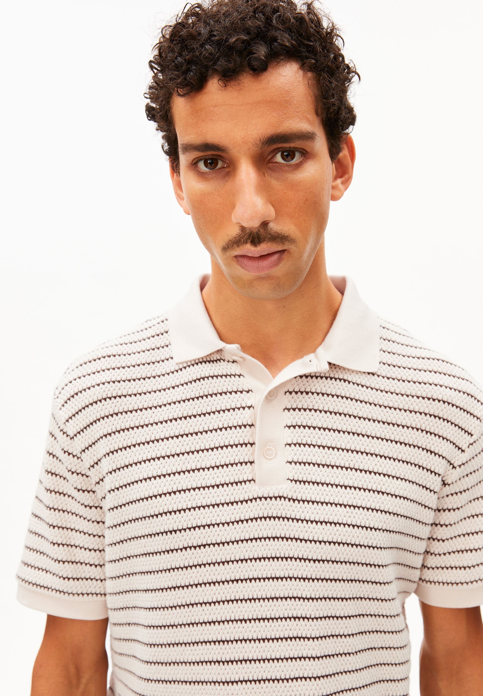 polo maille ray en coton bio maario knitted  crme ray beige armedangels homme polo raye coton bio beige l armoire poethique 3