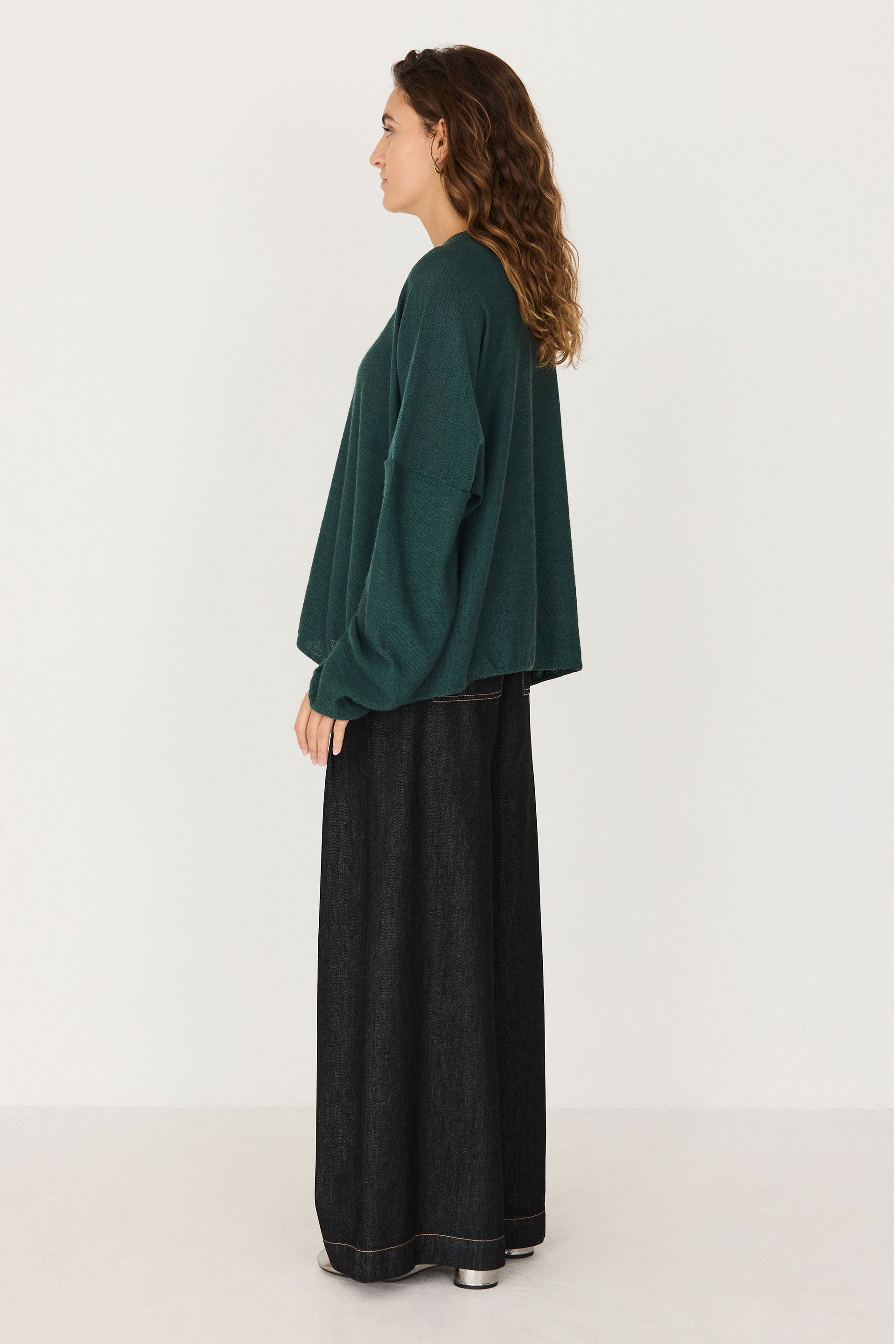 pull ample col v en laine mrinos kaieta  vert fonc skfk femme pull ample col v kaieta laine merinos vert fonc l armoire poethique 3