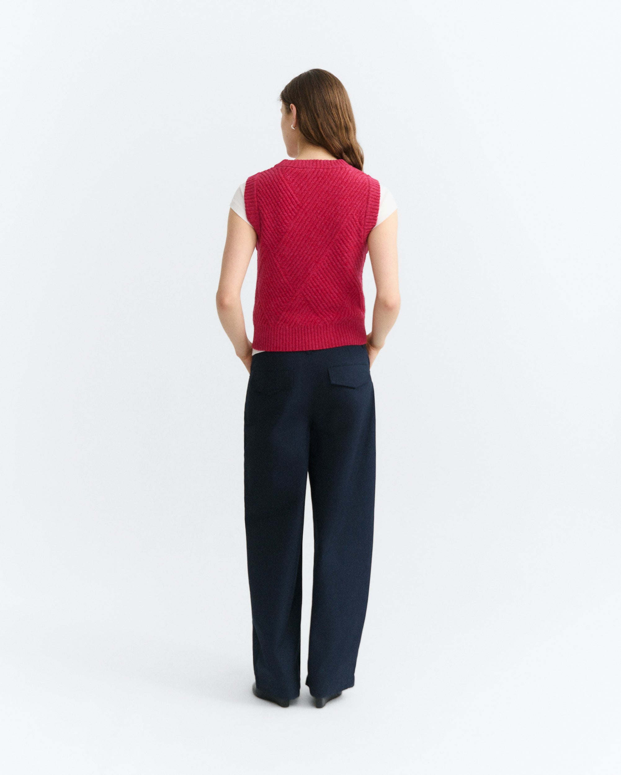 pull sans manches en laine kaia  rouge rose thinking mu femme pull sans manches kaia laine rouge rose l armoire poethique 5