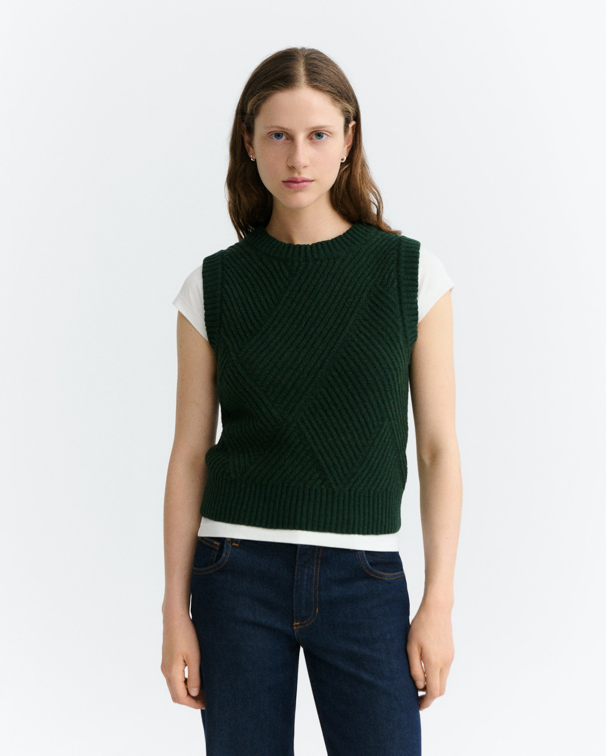 pull sans manches en laine kaia  vert fonc thinking mu femme pull sans manches kaia laine vert fonc l armoire poethique 1