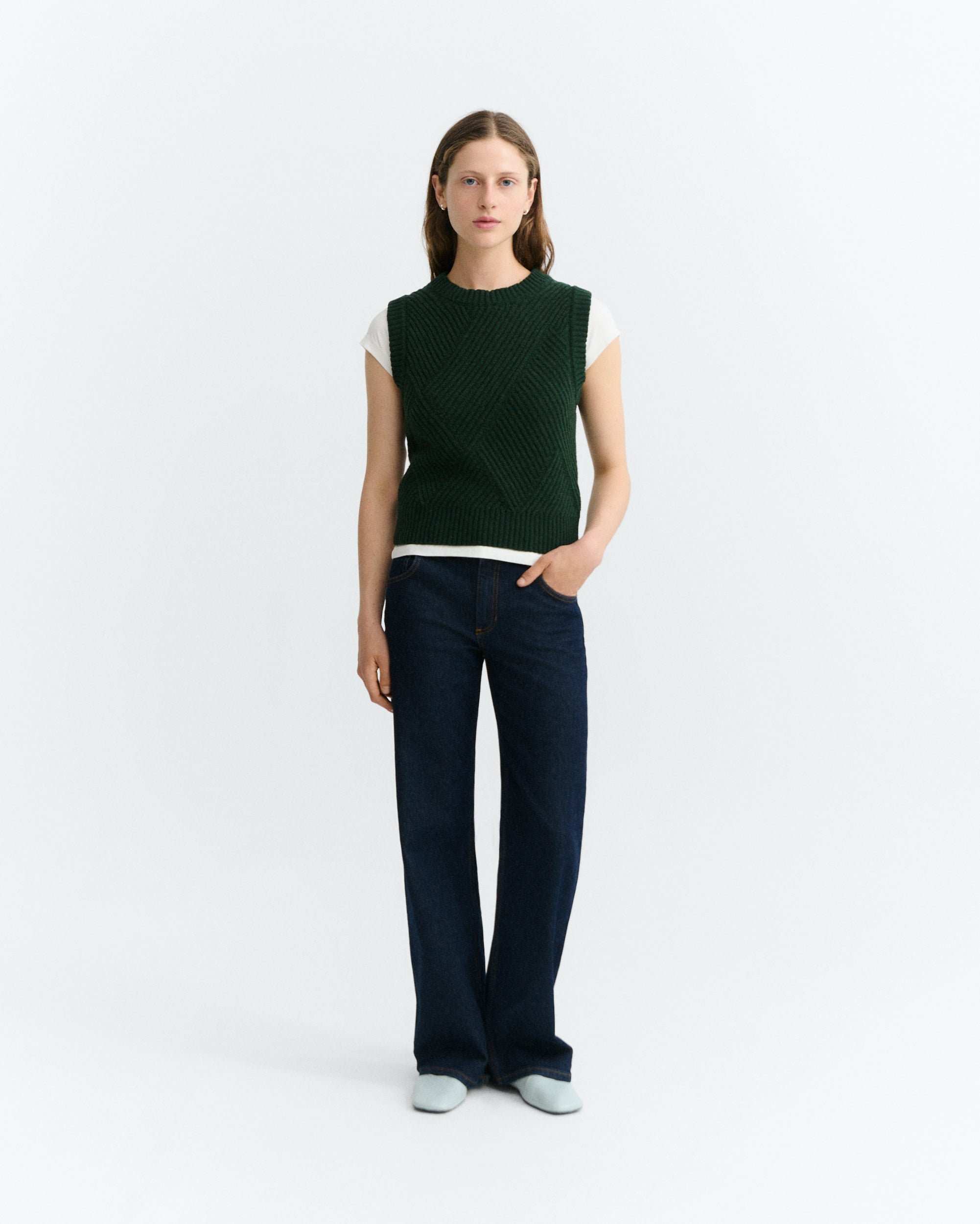 pull sans manches en laine kaia  vert fonc thinking mu femme pull sans manches kaia laine vert fonc l armoire poethique 2