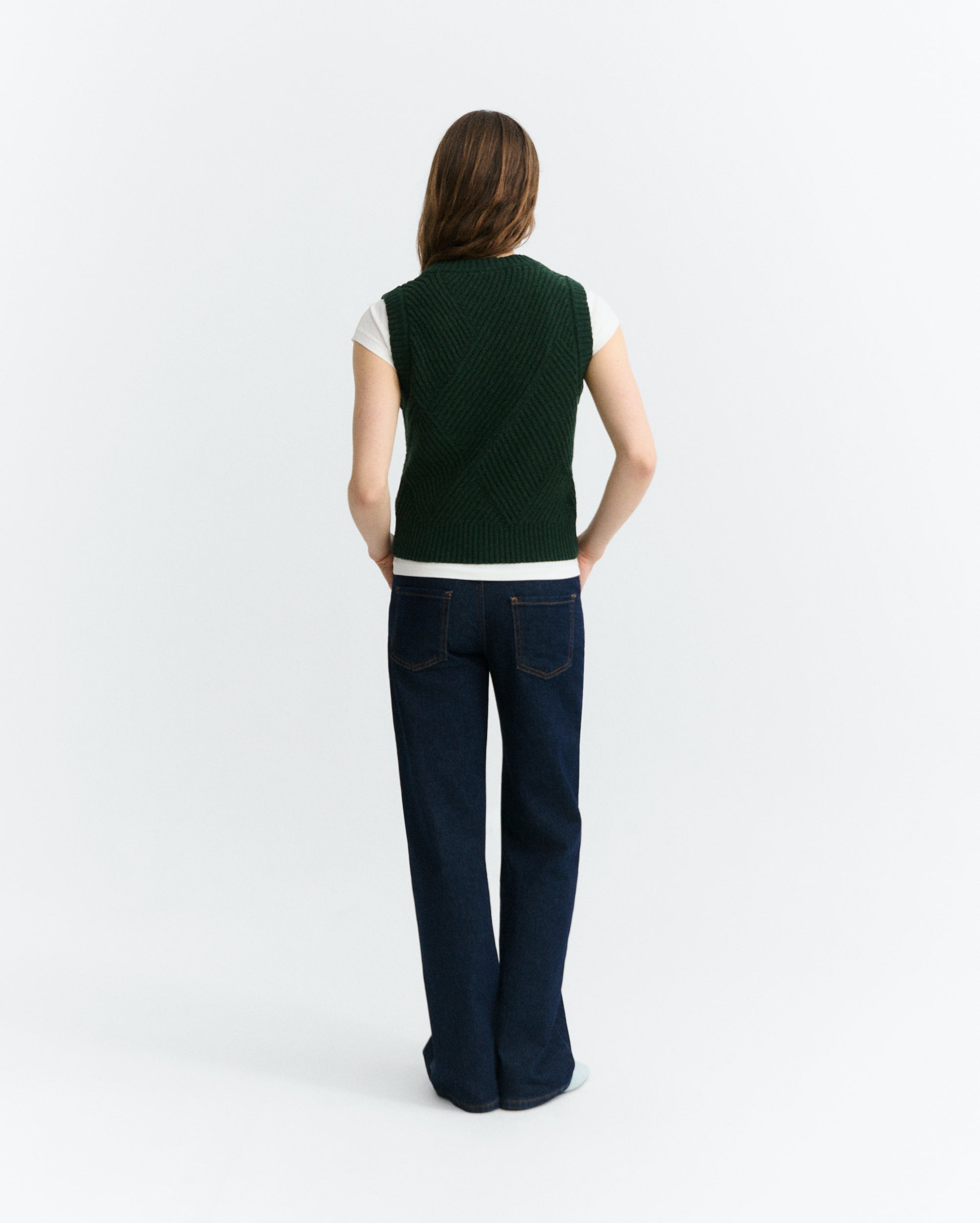 pull sans manches en laine kaia  vert fonc thinking mu femme pull sans manches kaia laine vert fonc l armoire poethique 4