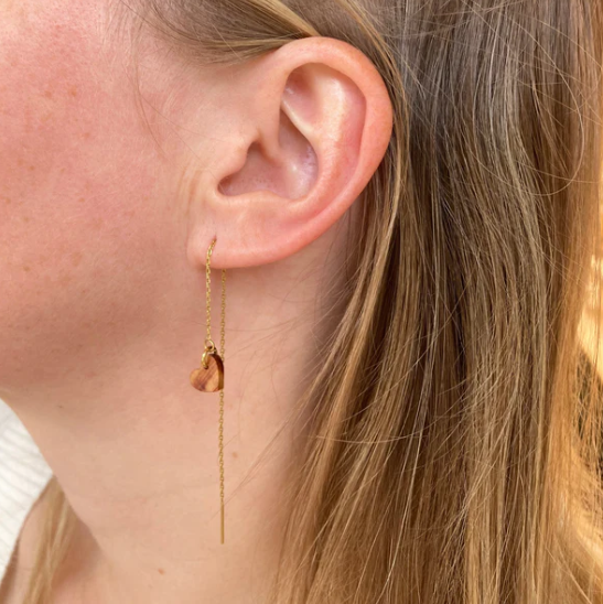 racines femme boucles oreille chainettes coeur bois rose l armoire poethique  1 