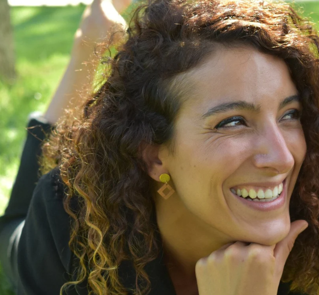 racines femme boucles oreille clous carr   dor   bois de rose l armoire poethique  2 