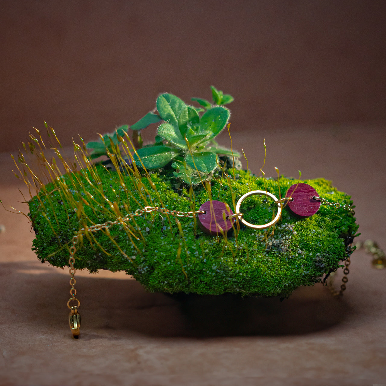 Bracelet en chutes de bois précieux rond réglable · doré