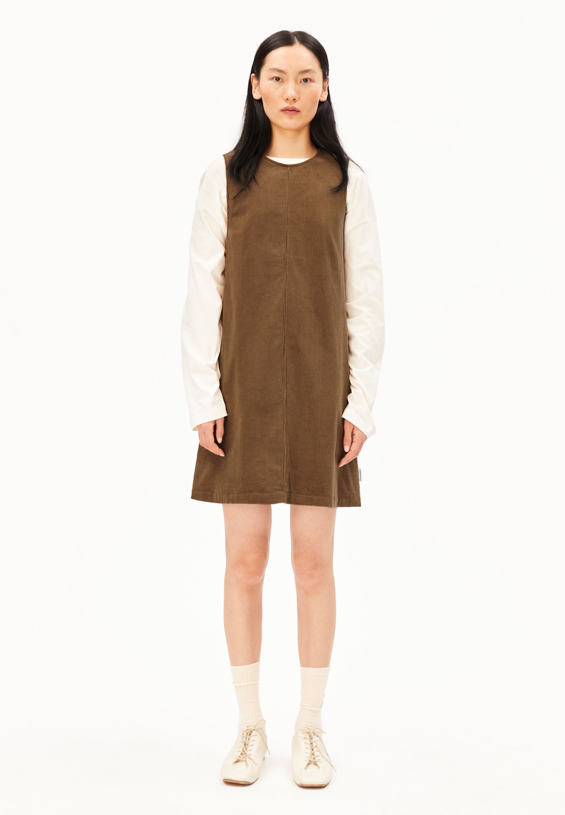robe courte sans manches en velours de coton bio corduroy r neck mini  camel armedangels femme robe courte sans manches velours coton bio camel l armoire poethique 5