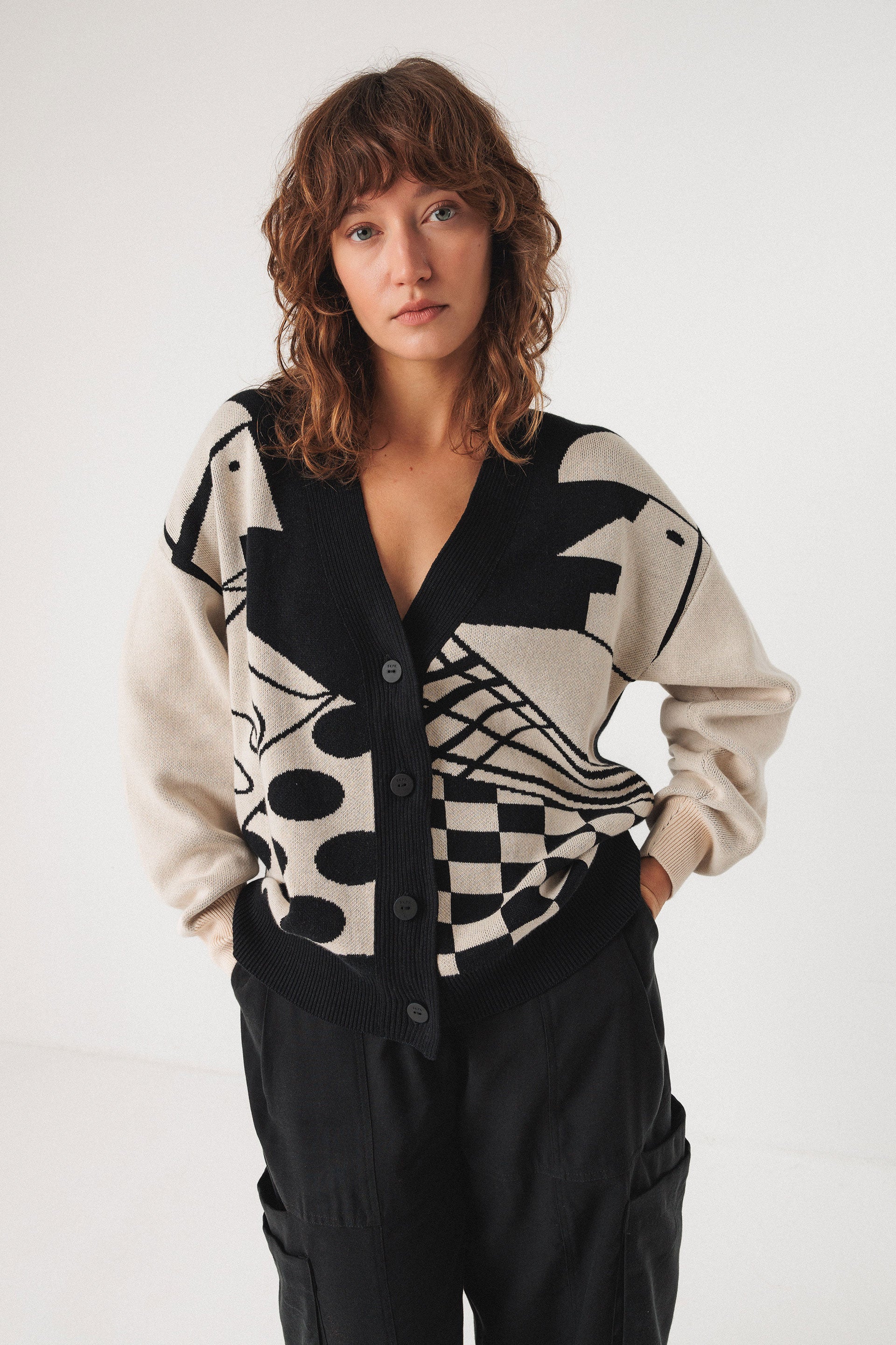 skfk femme cardigan batirtze coton bio noir blanc l armoire poethique  1 