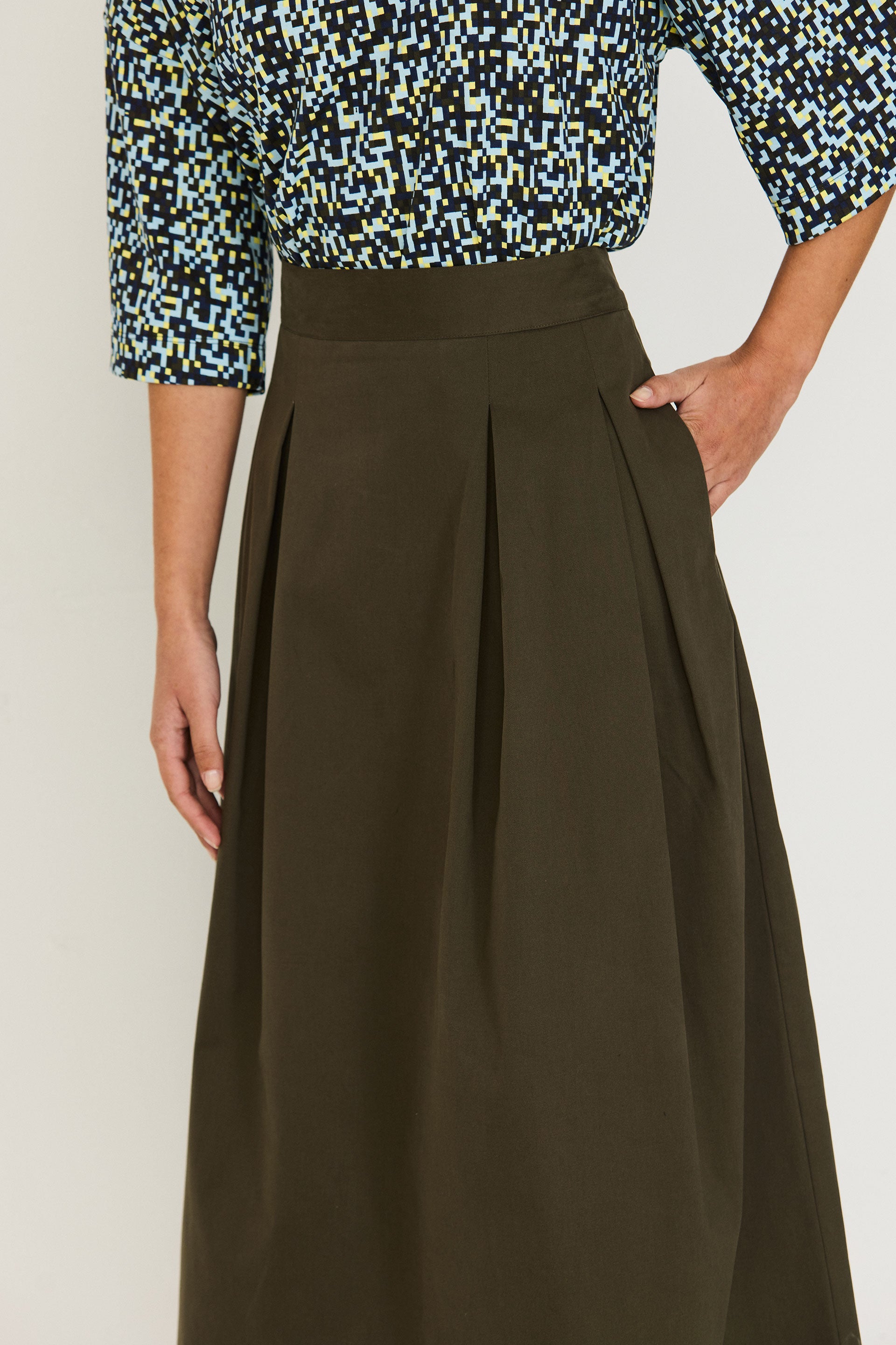 skfk femme jupe midi eloisa coton bio taupe l armoire poethique  2 