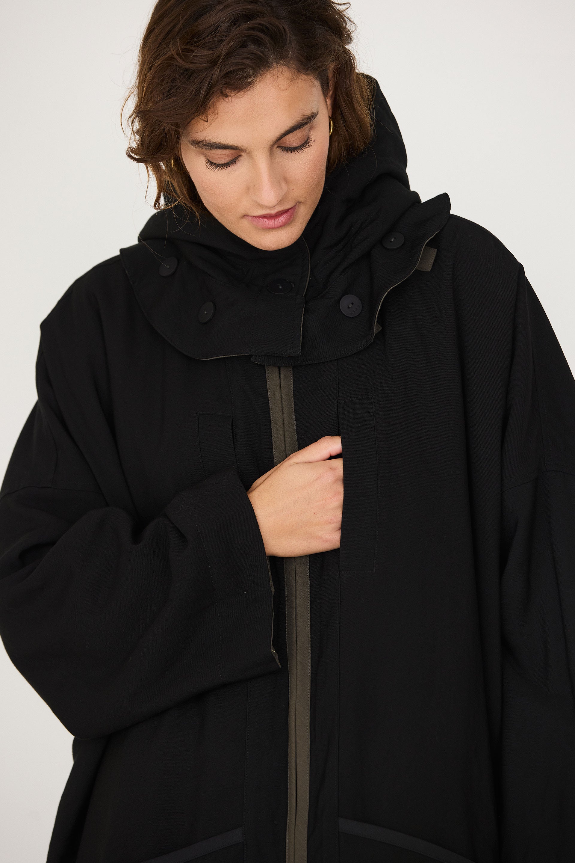skfk femme manteau ample reversible    capuche maixabel ecovero taupe noir l armoire poethique 6 
