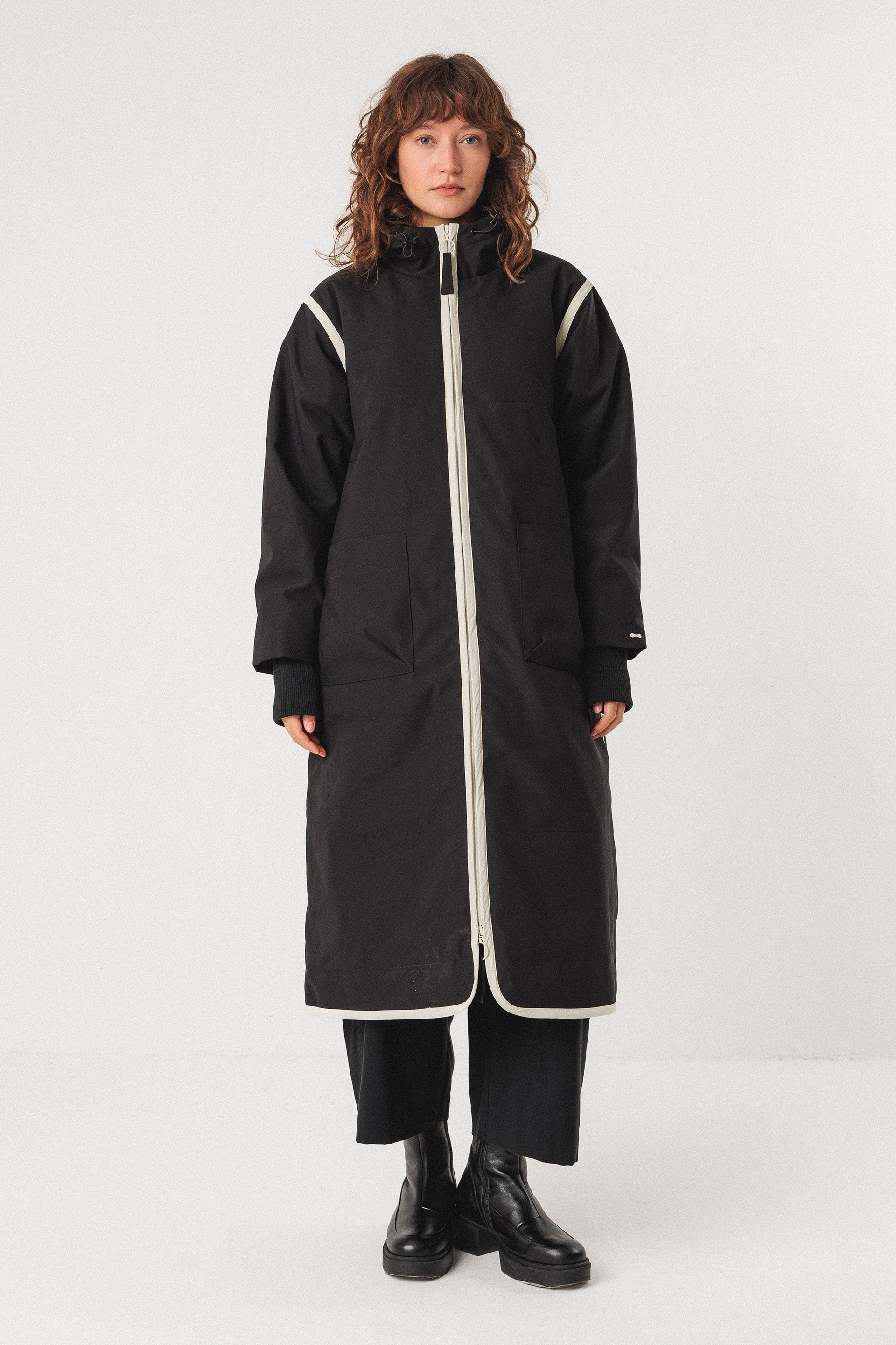 skfk femme manteau garai polyester recycle noir blanc l armoire poethique  1 