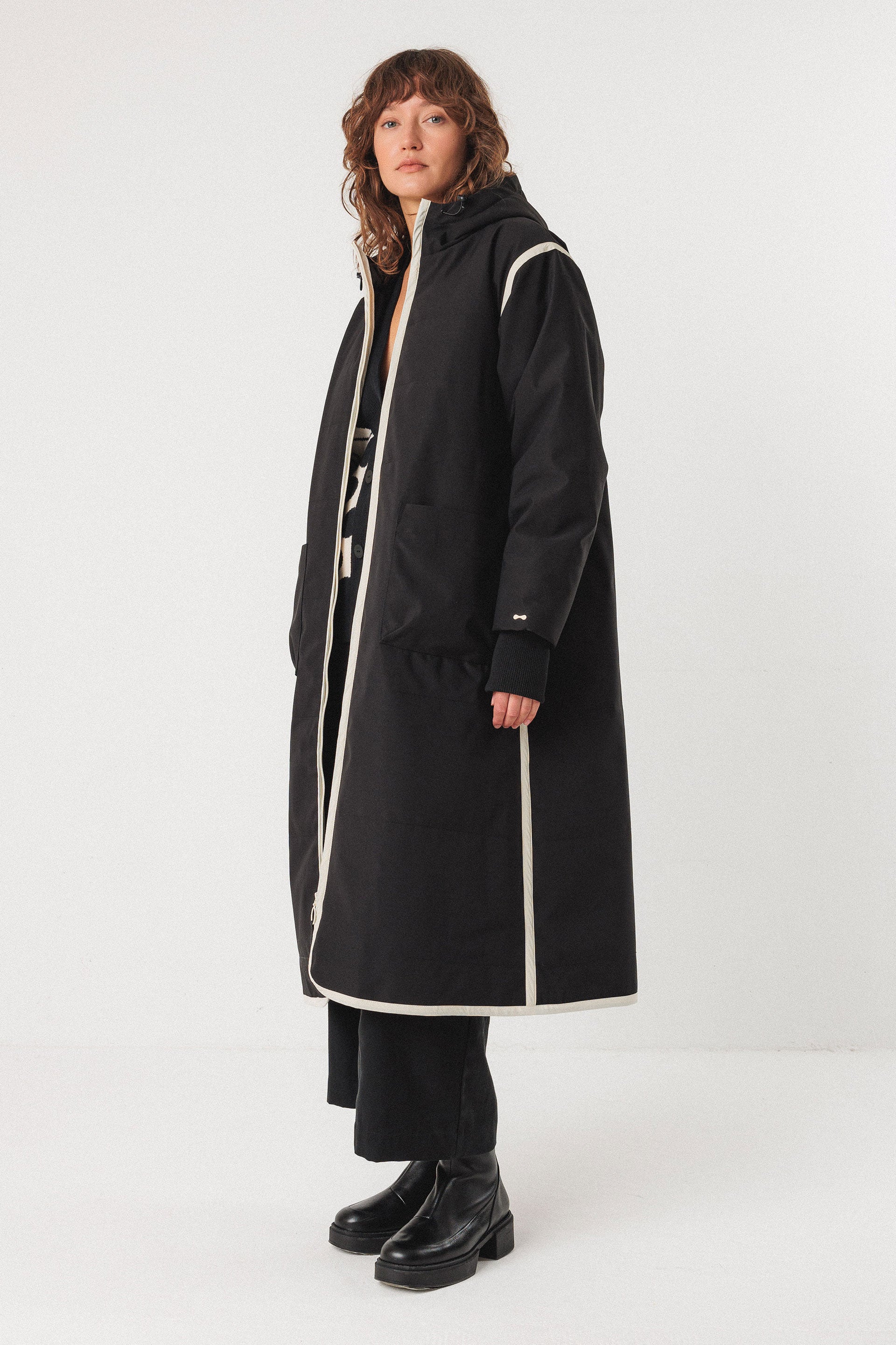 skfk femme manteau garai polyester recycle noir blanc l armoire poethique  2 
