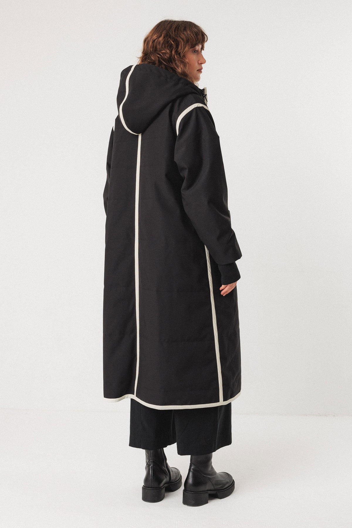 skfk femme manteau garai polyester recycle noir blanc l armoire poethique  3 