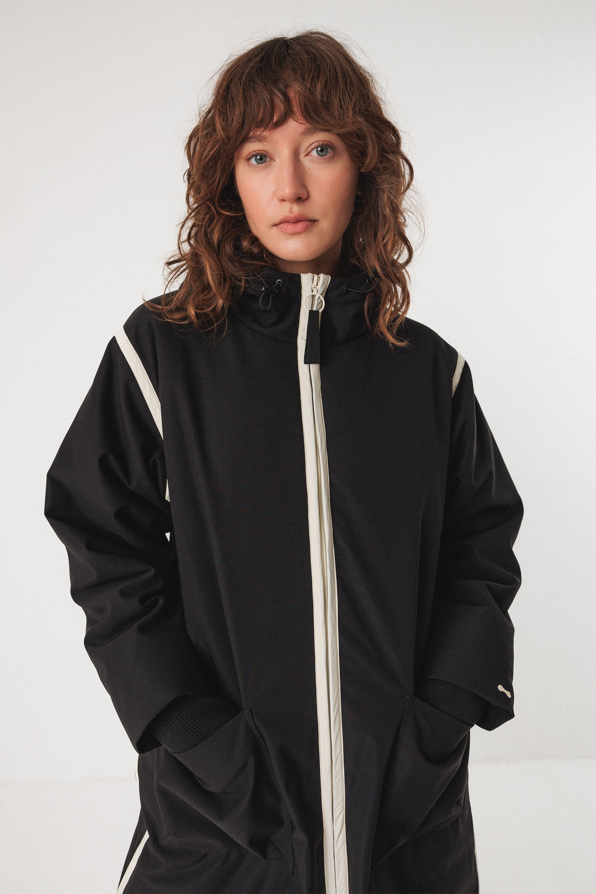 skfk femme manteau garai polyester recycle noir blanc l armoire poethique  4 