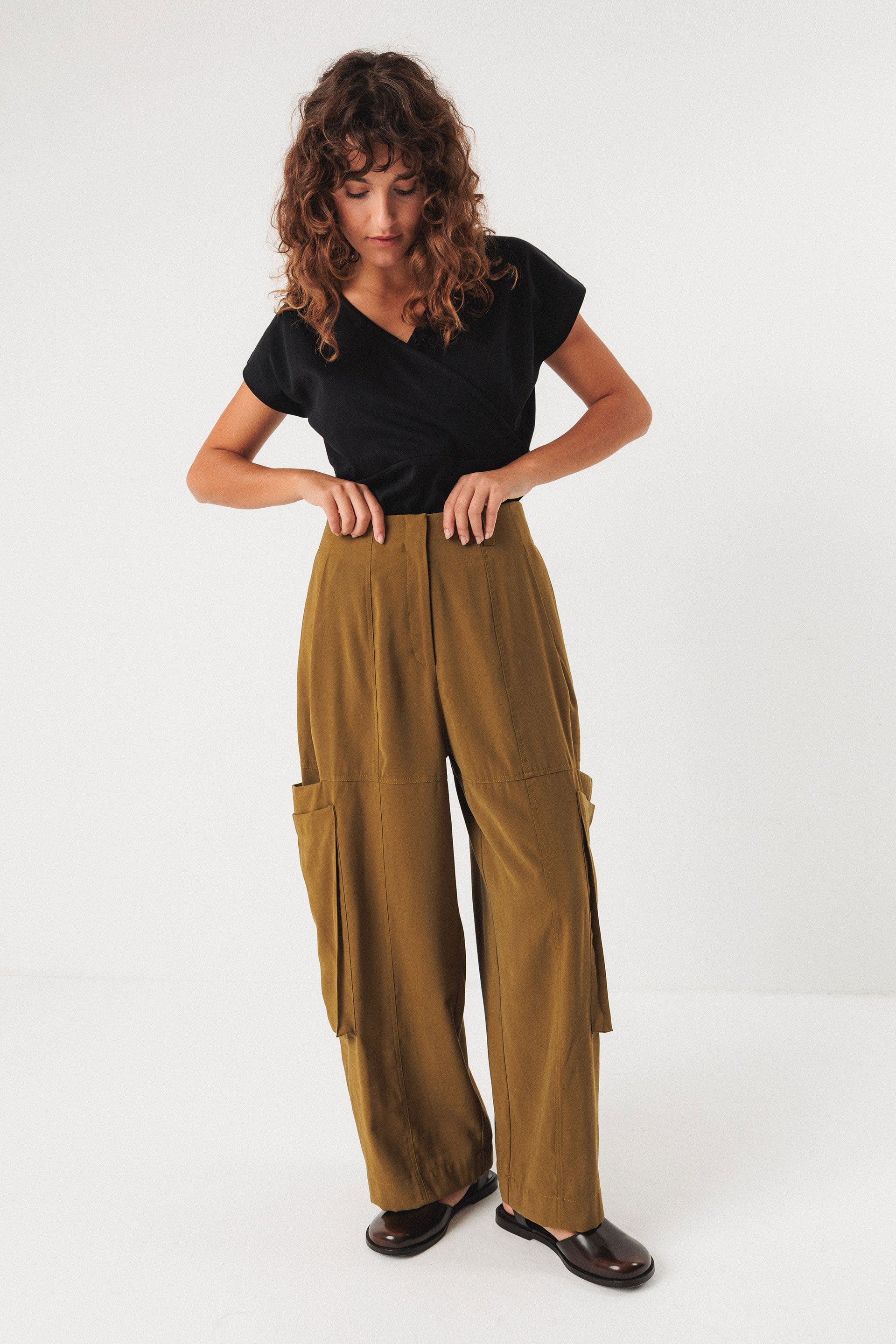 skfk femme pantalon aines lenzing ecovero vert olive l armoire poethique  1 