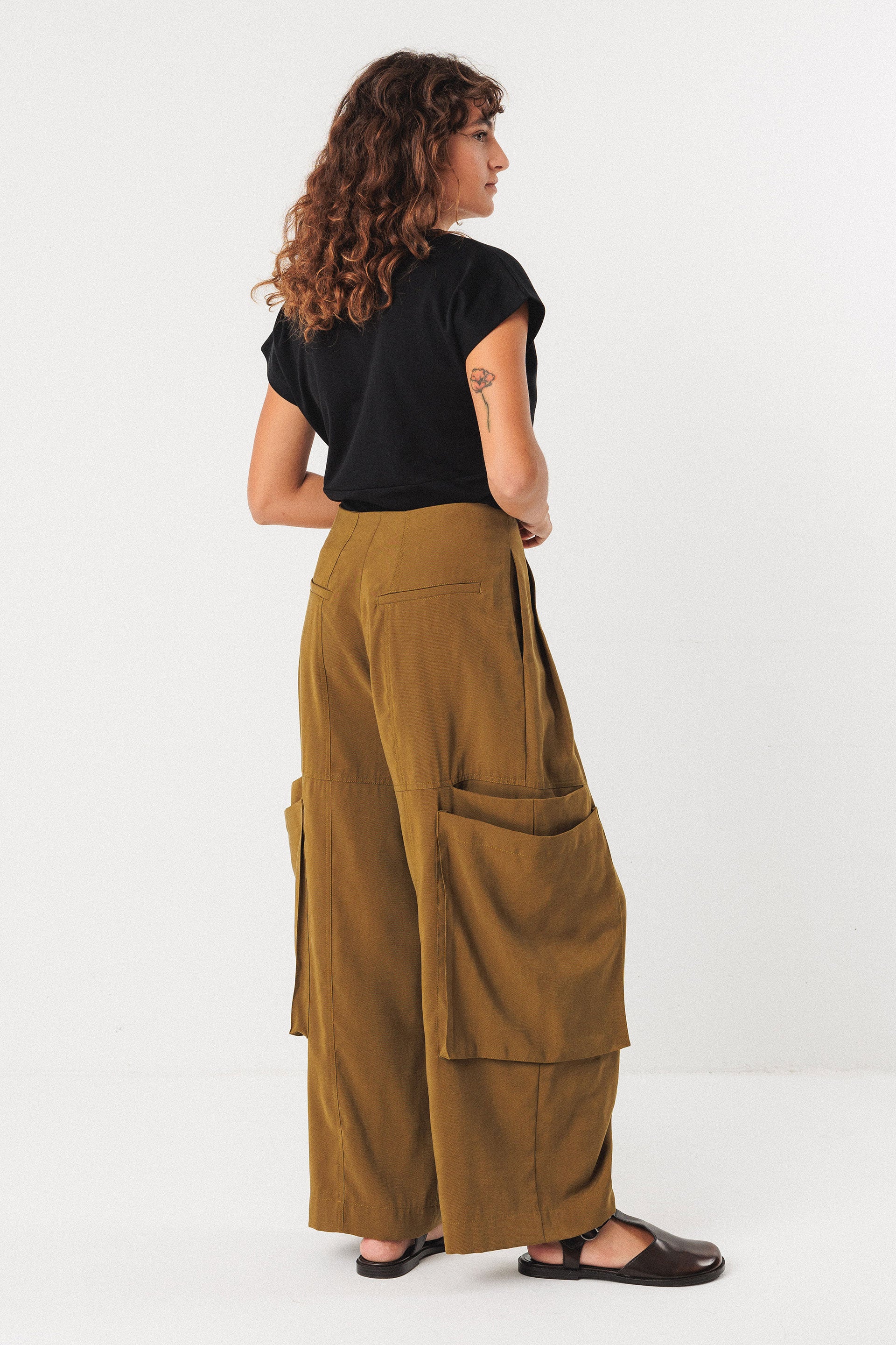 skfk femme pantalon aines lenzing ecovero vert olive l armoire poethique  4 