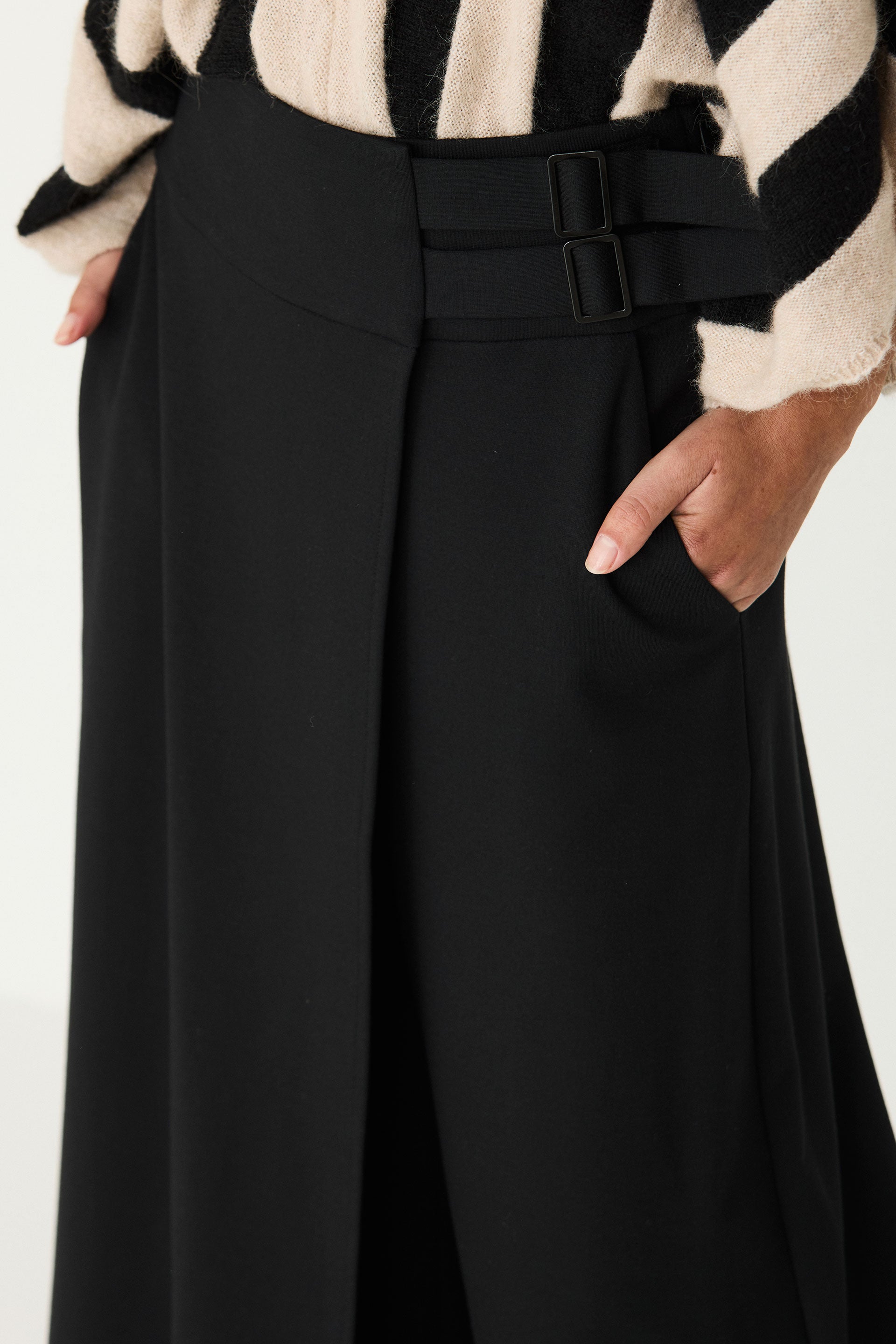 skfk femme pantalon araika tencel modal noir l armoire poethique  3 