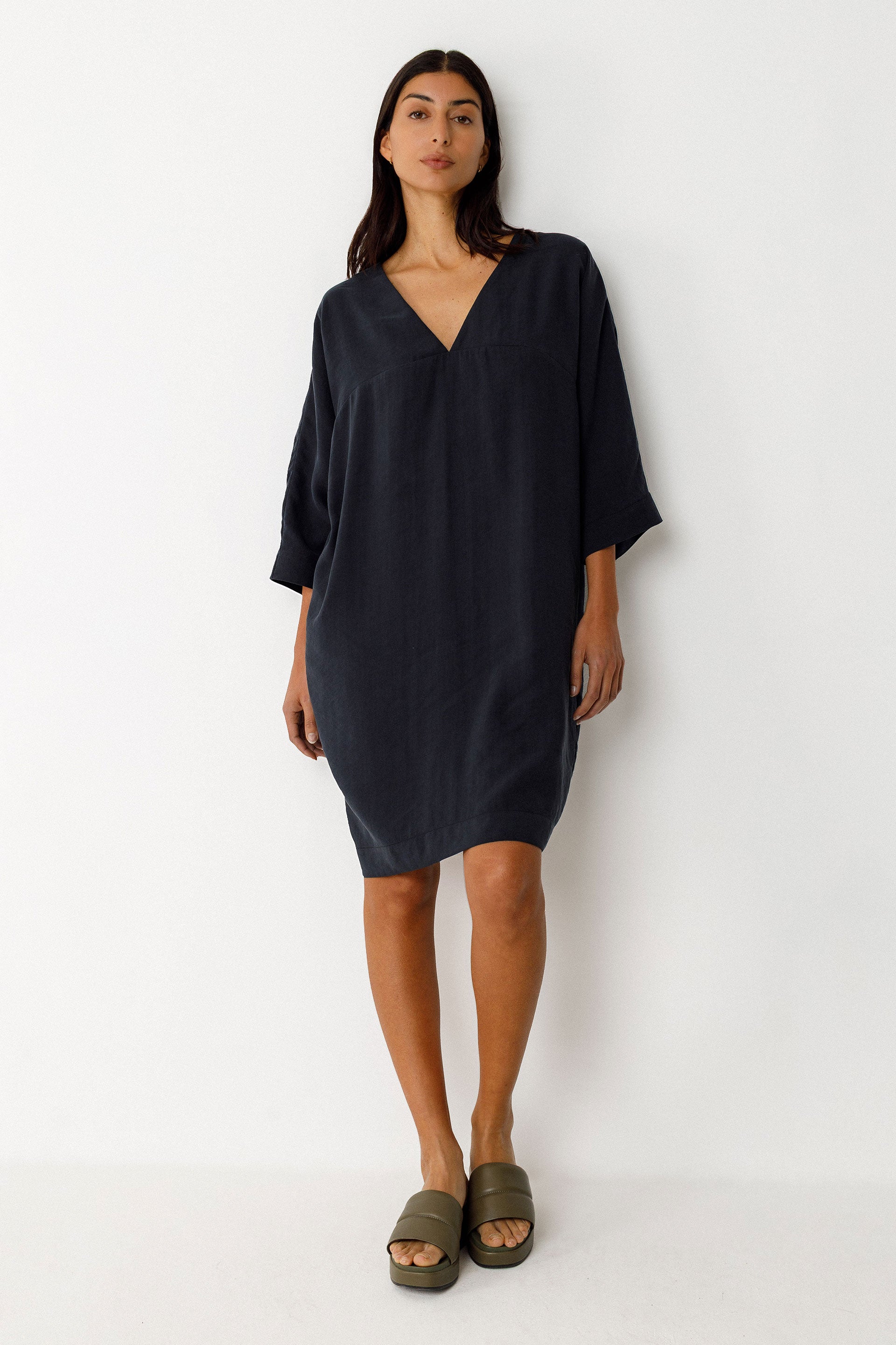 skfk femme robe nikole noir modal tencel l armoire poethique  1 