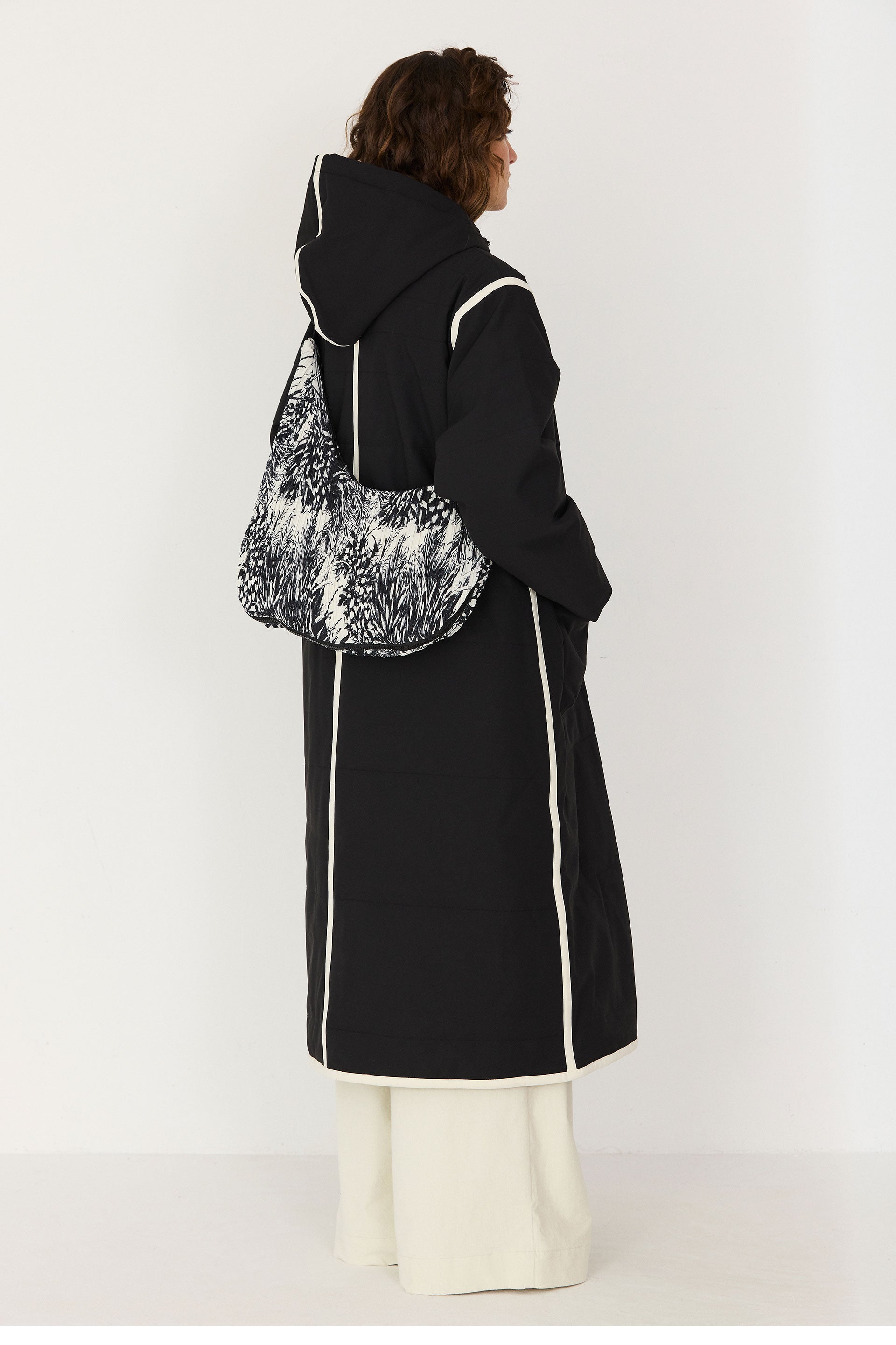 skfk femme sac besace kalamua polyester recycl   blanc noir l armoire poethique  2 