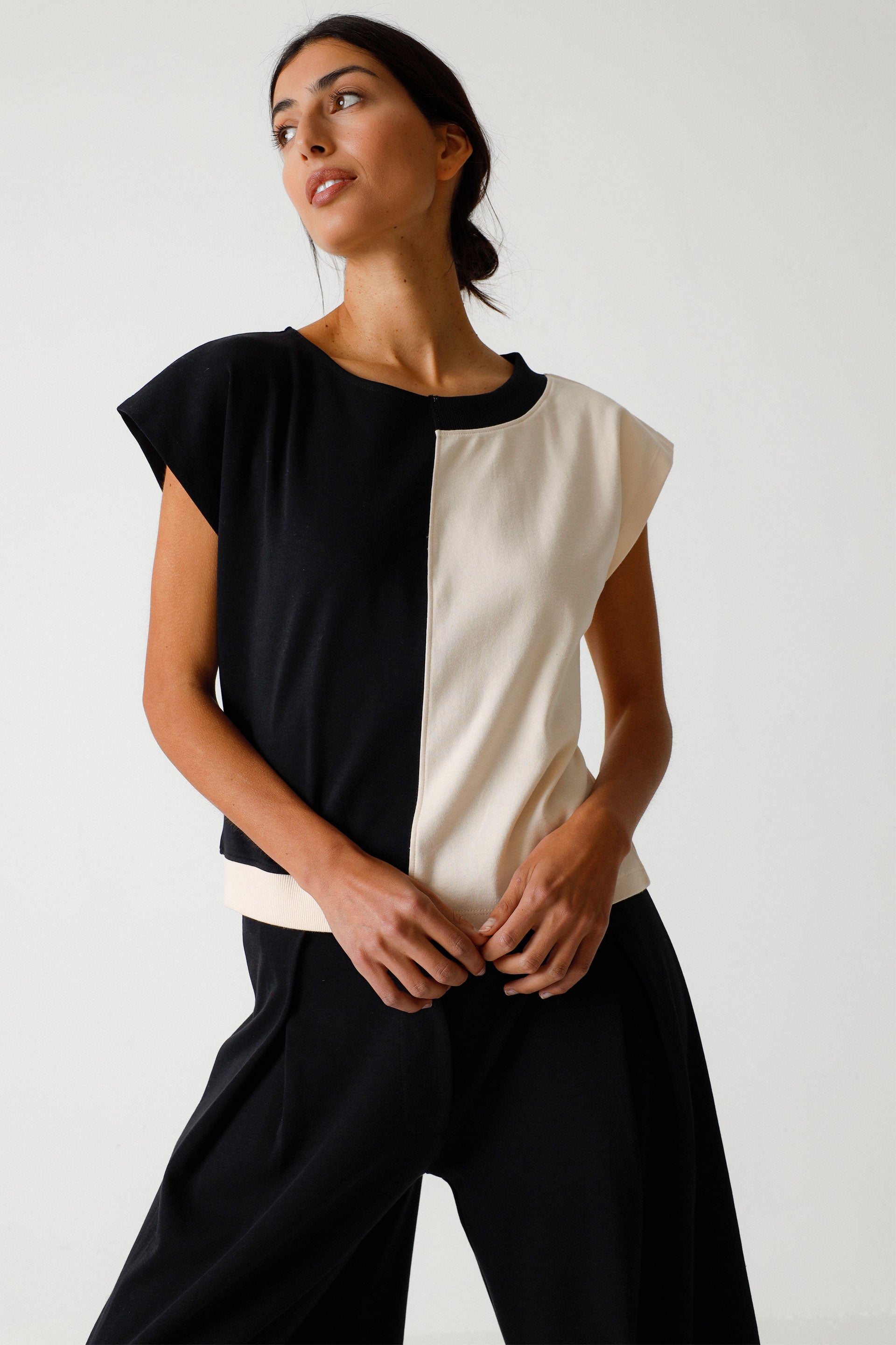 skfk femme t shirt ekai noir creme coton bio l armoire poethique  2 