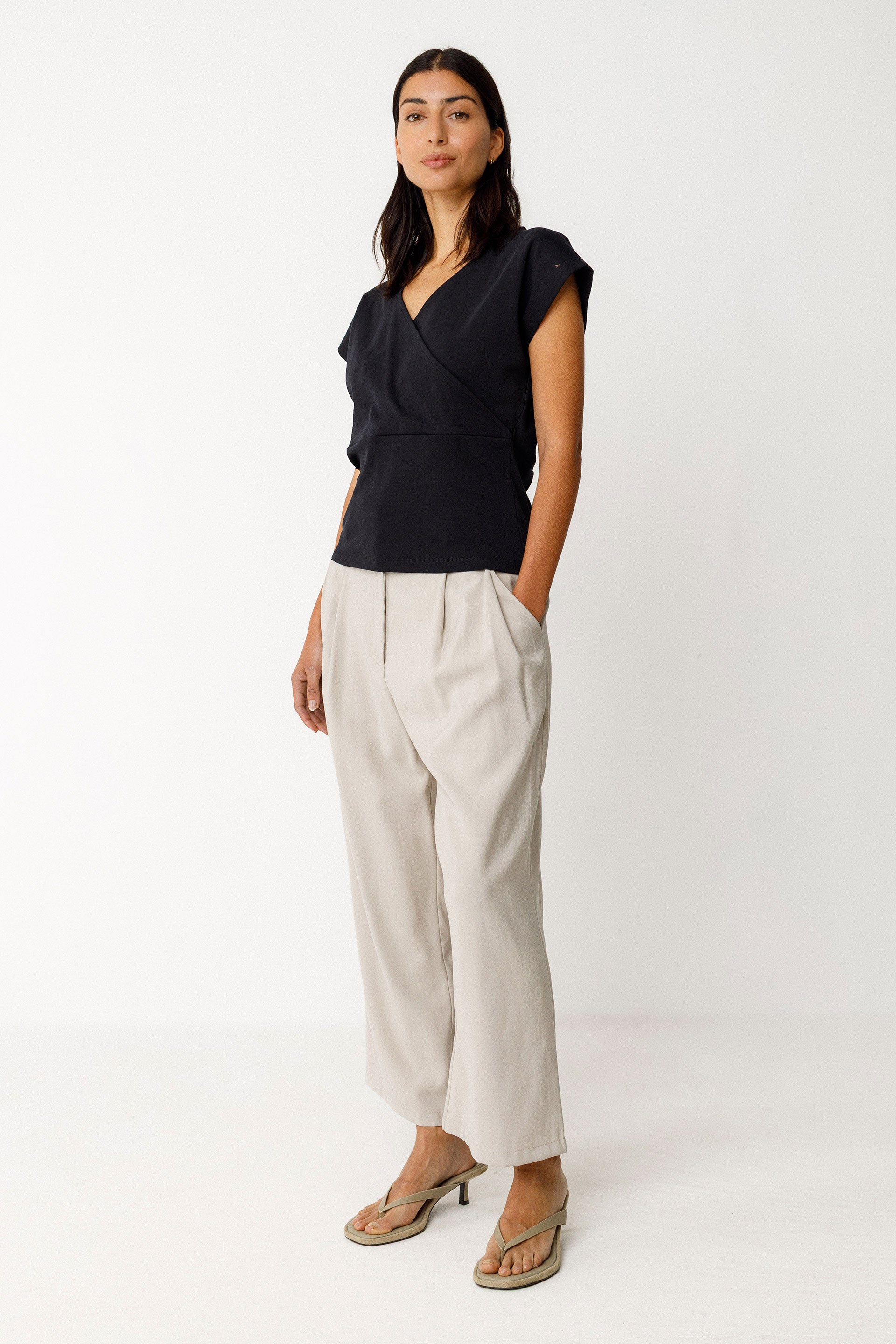 skfk femme t shirt maialen noir coton bio l armoire poethique  2 