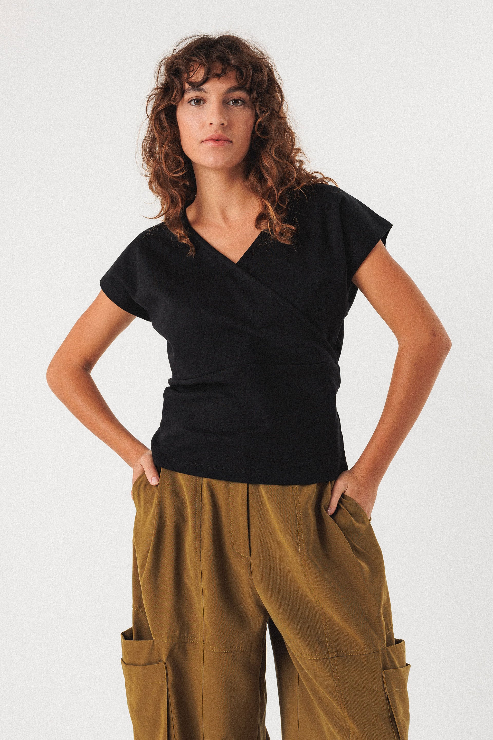 skfk femme tee shirt maialen coton bio noir l armoire poethique  1 