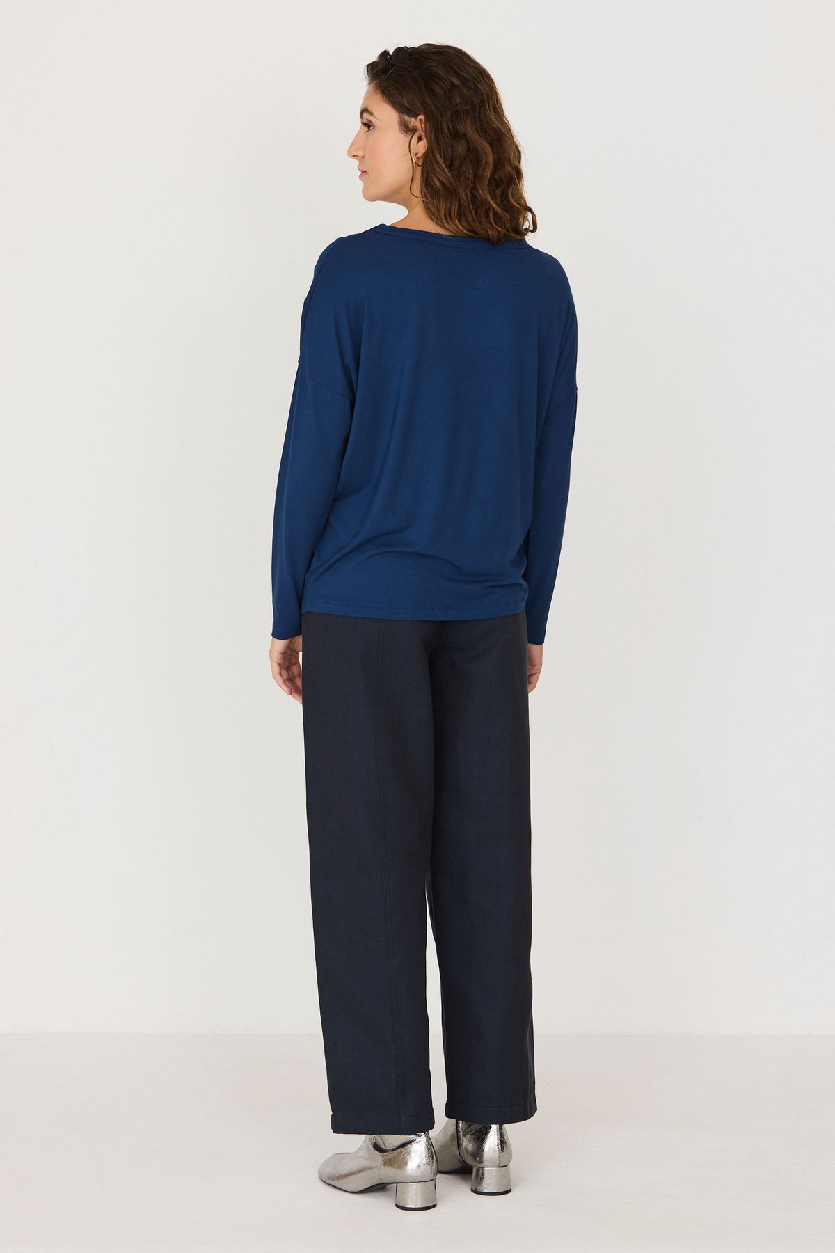 skfk femme tee shirt manches longues beltzane modal tencel bleu l armoire poethique  2 