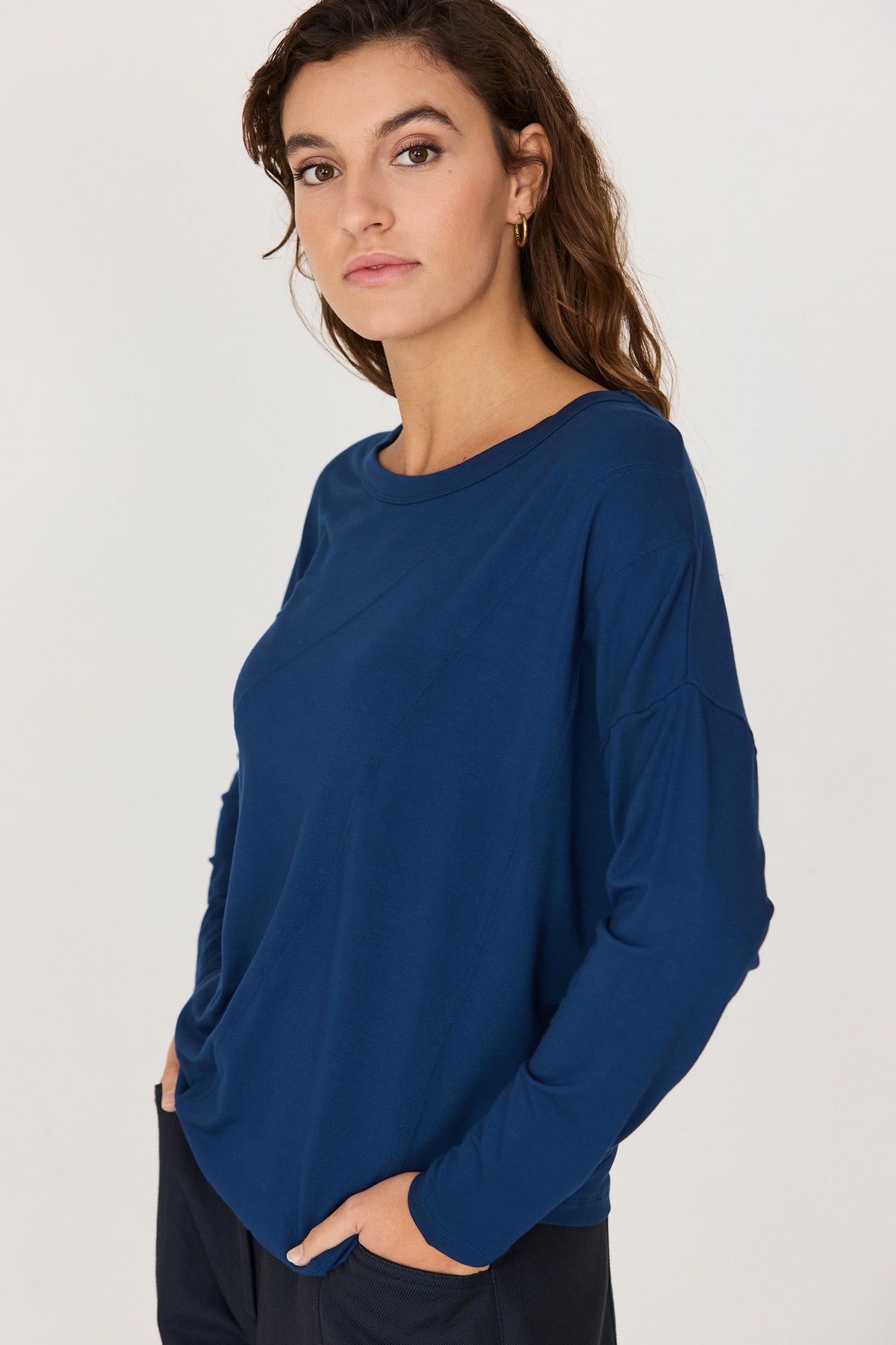 skfk femme tee shirt manches longues beltzane modal tencel bleu l armoire poethique  3 