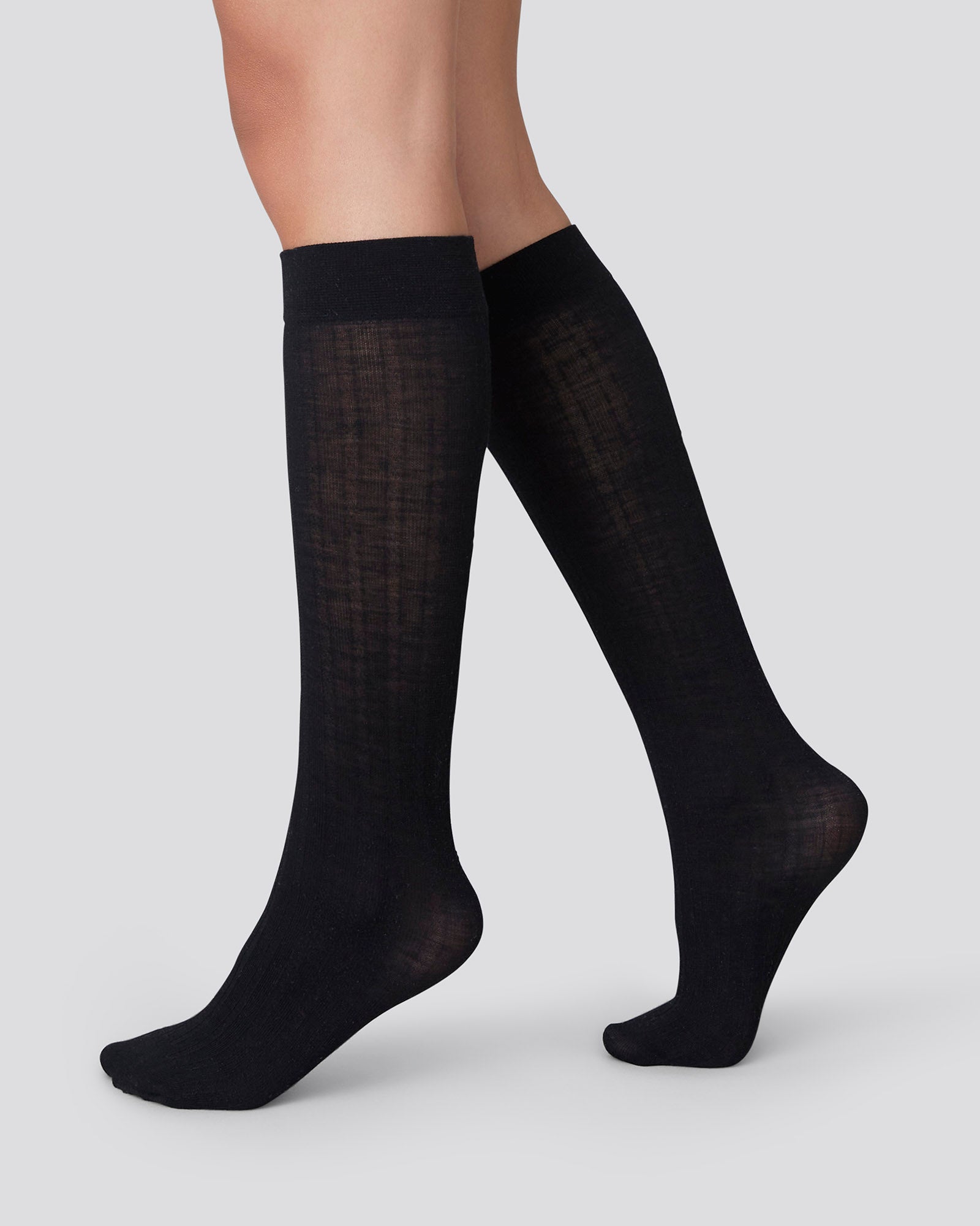 swedish stockings femme chaussettes freja noir laine merinos l armoire poethique  2 