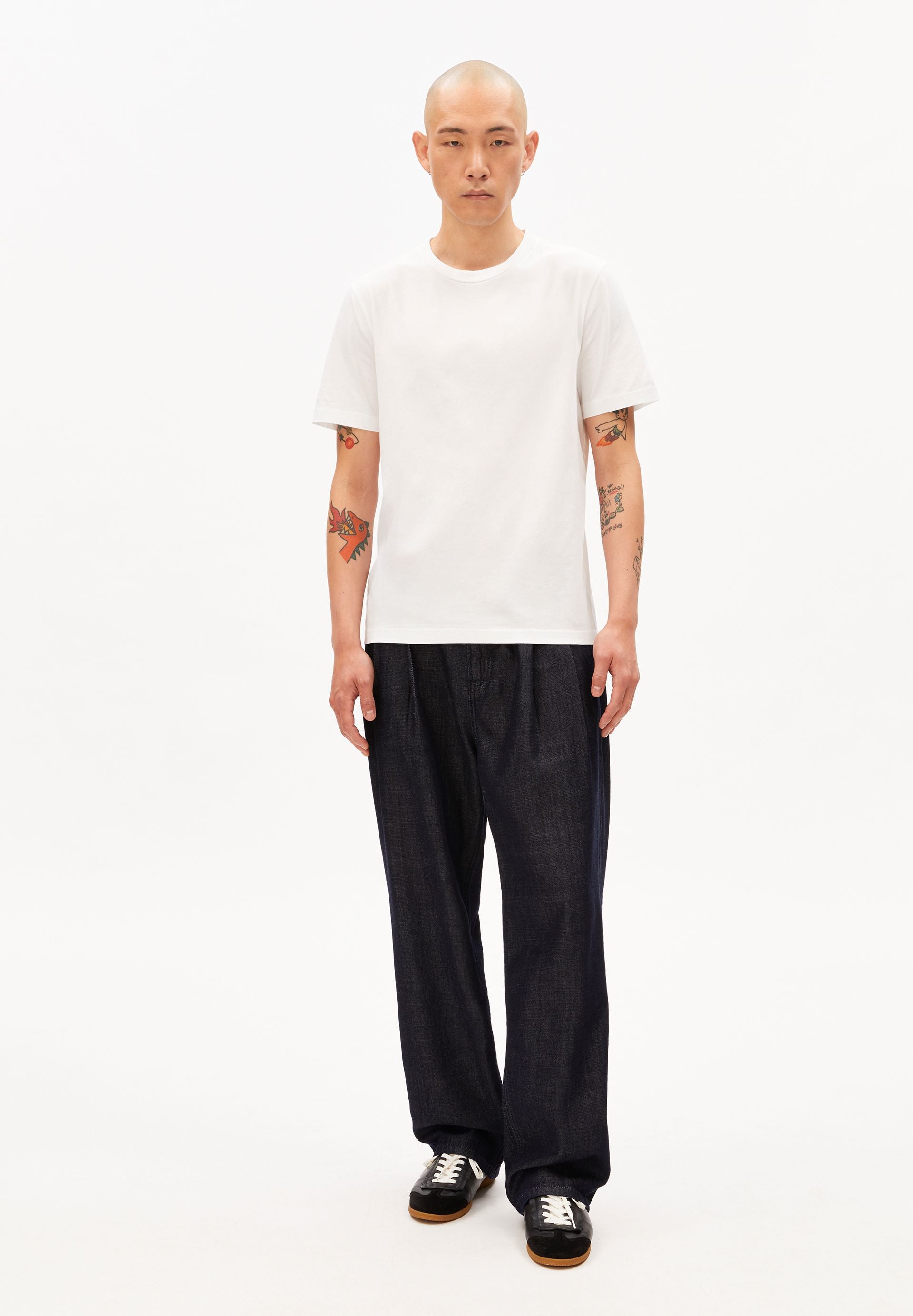 tee shirt basique en coton bio jaames  blanc armedangels homme tee shirt jaames coton bio blanc l armoire poethique 5