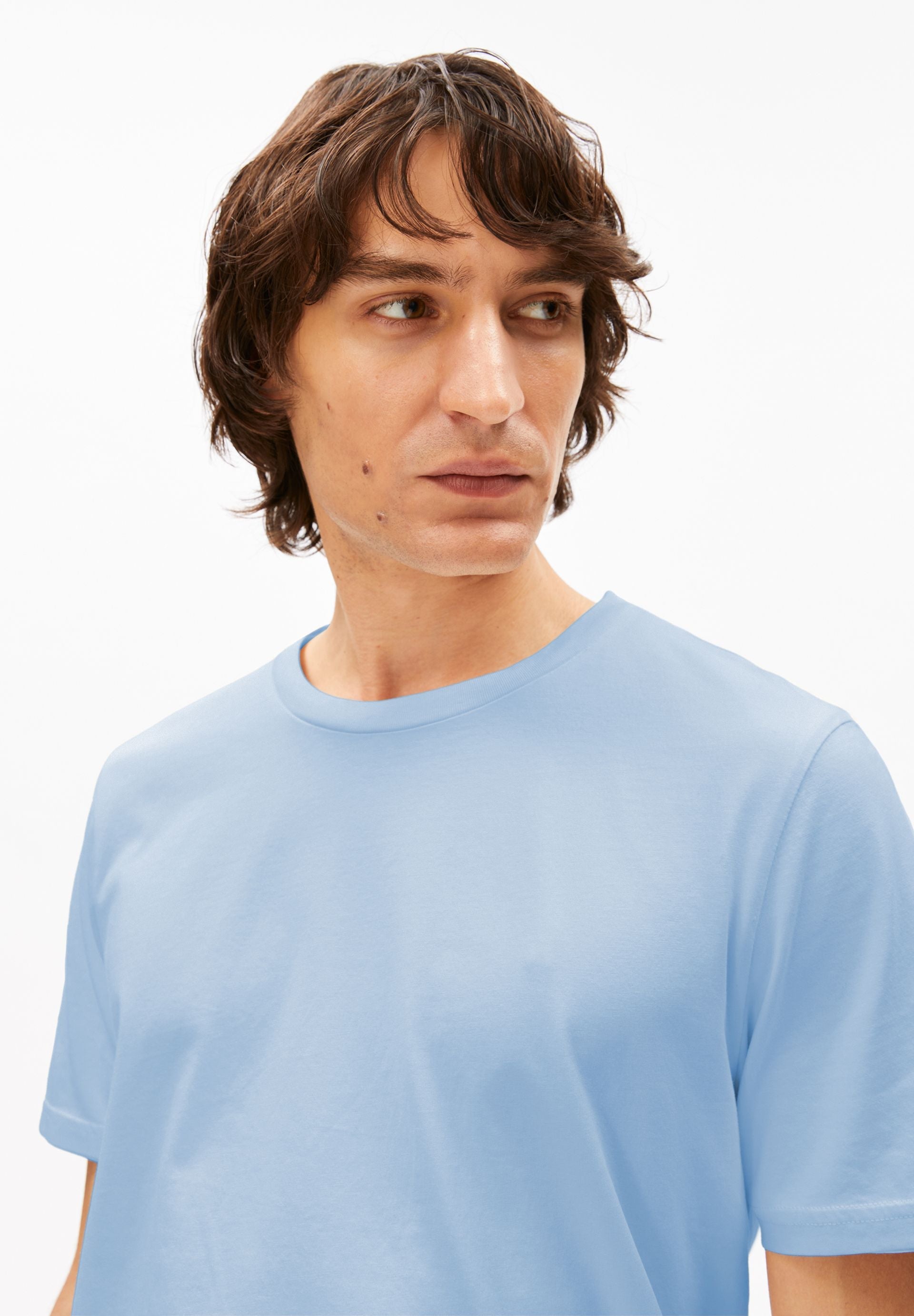 tee shirt basique en coton bio jaames  bleu clair armedangels homme tee shirt jaames coton bio bleu clair l armoire poethique 3