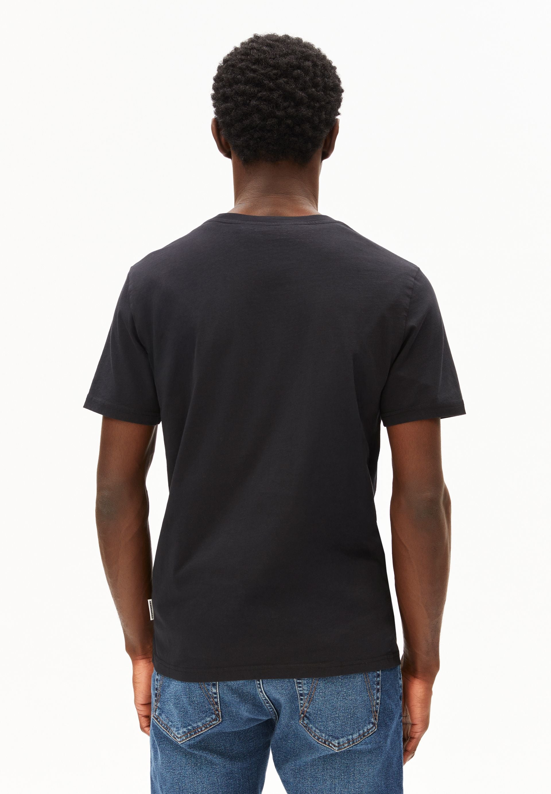 tee shirt basique en coton bio jaames  noir armedangels homme tee shirt jaames coton bio noir l armoire poethique 2