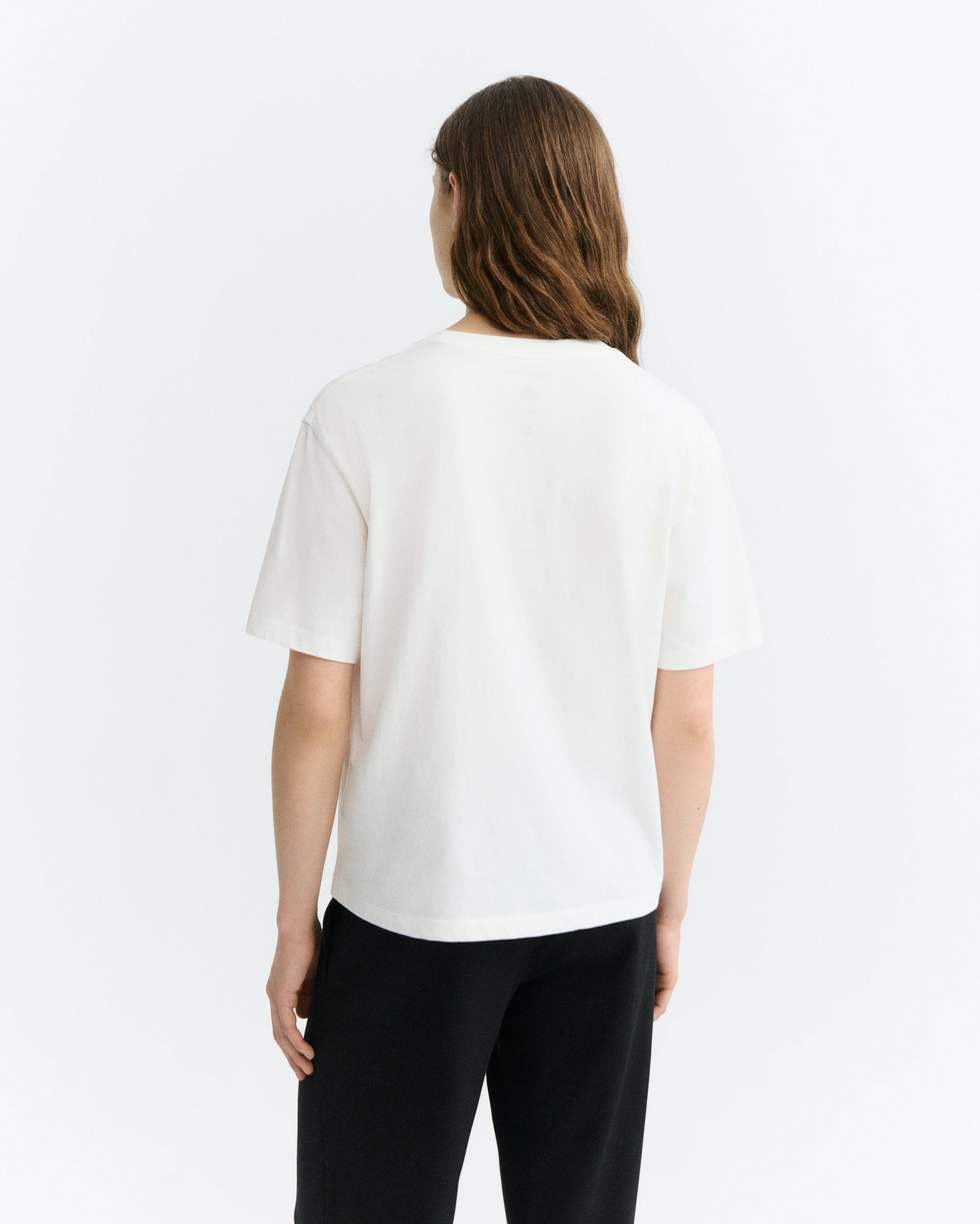 tee shirt chien en coton bio pet portrait lucia  blanc et brun thinking mu femme teeshirt lucia portrait chien coton bio blanc l armoire poethique 3