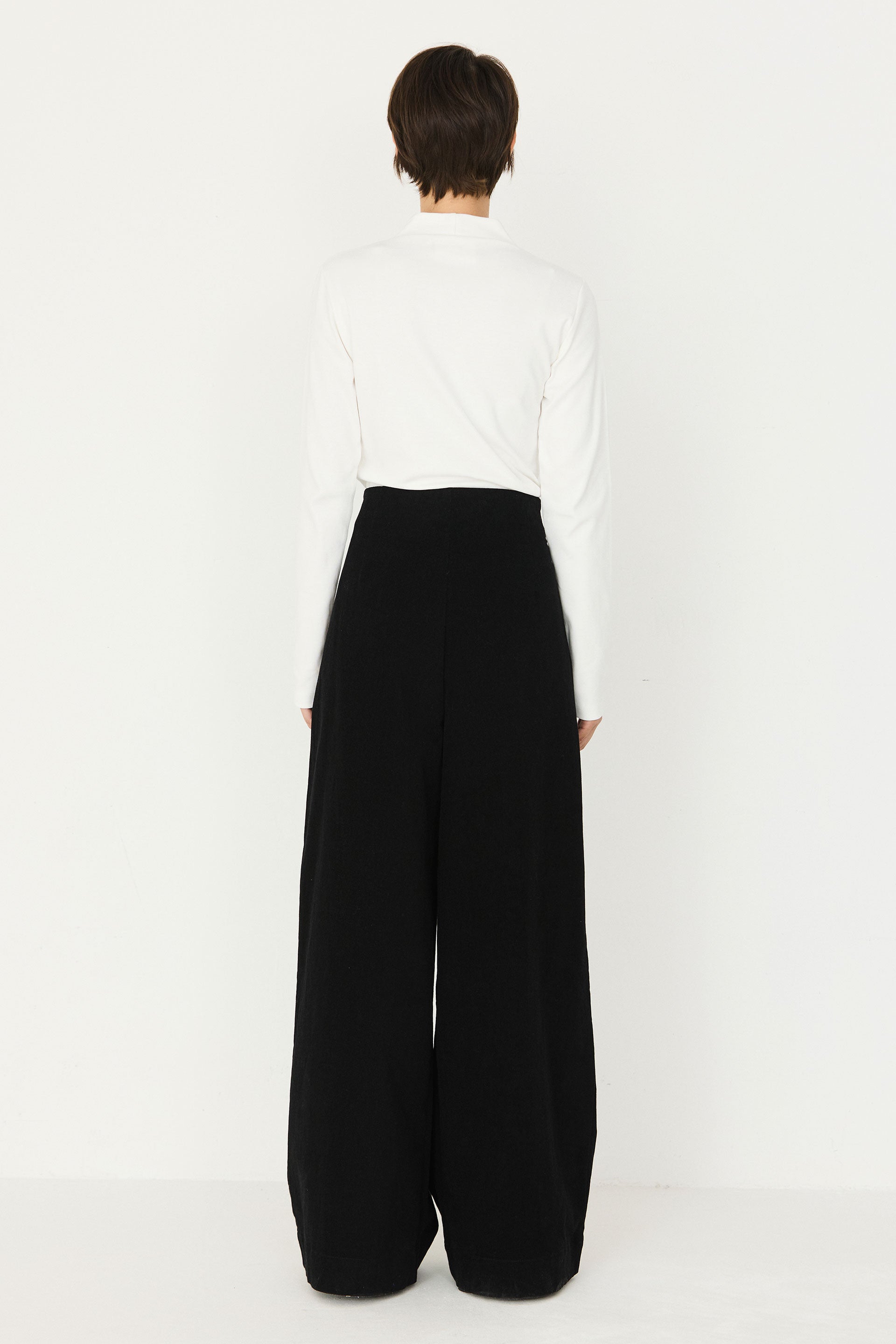 tee shirt col v  manches longues en coton bio inge  blanc skfk femme tee shirt col v inge coton bio blanc l armoire poethique 3
