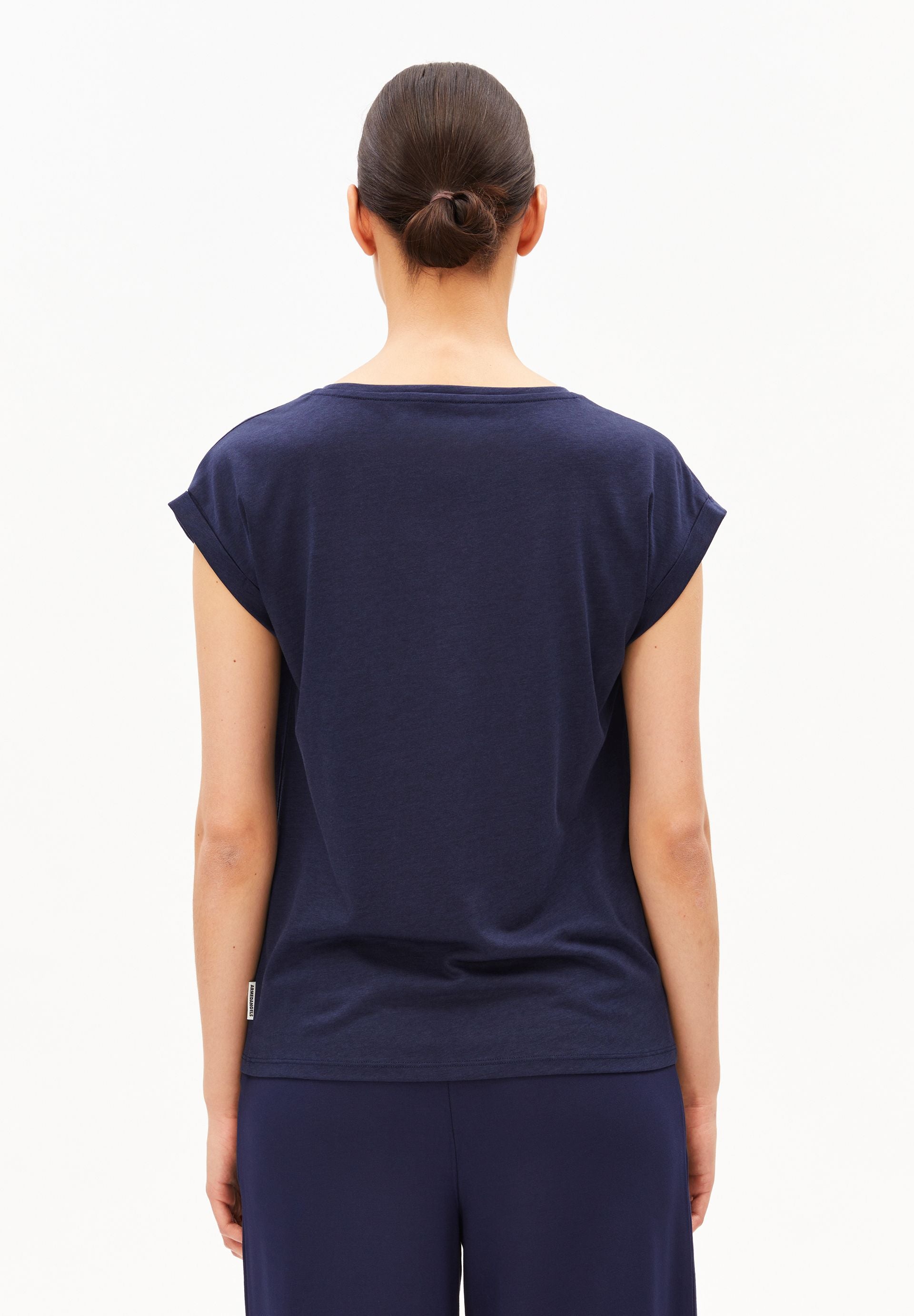 tee shirt en tencel lyocell jilaana  bleu fonc armedangels femme tee shirt jilaana tencel lyocell bleu fonc l armoire poethique 2
