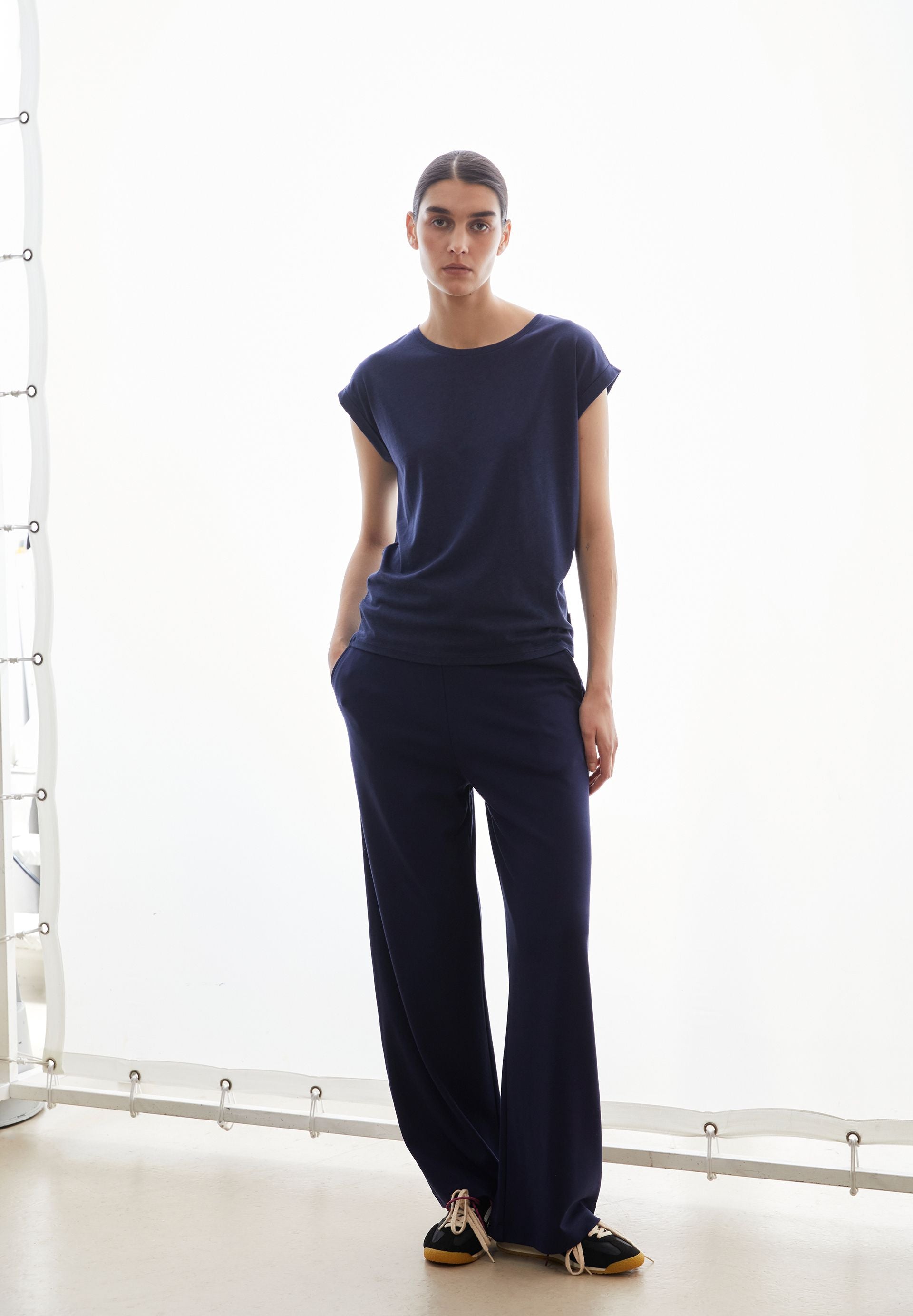 tee shirt en tencel lyocell jilaana  bleu fonc armedangels femme tee shirt jilaana tencel lyocell bleu fonc l armoire poethique 4