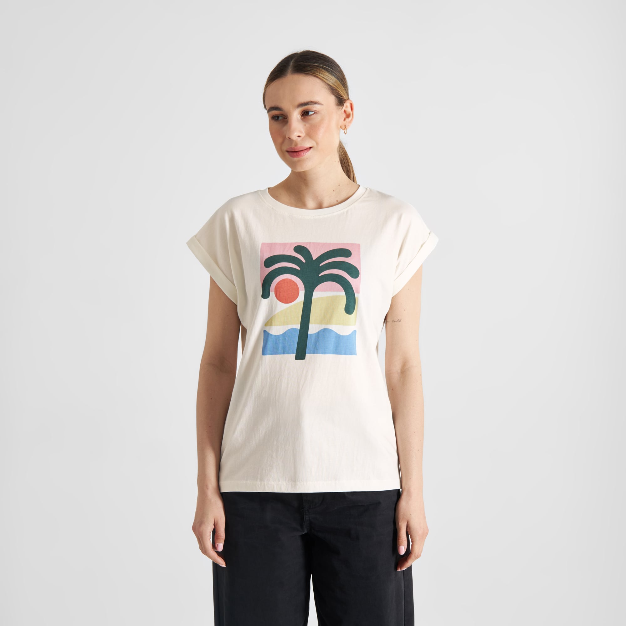 tee shirt plage et palmier en coton bio  blanc vert et rose   visby beach palm off white whisper white dedicated femme t shirt visby beach palm coton bio blanc vert rose l armoire poethique 1