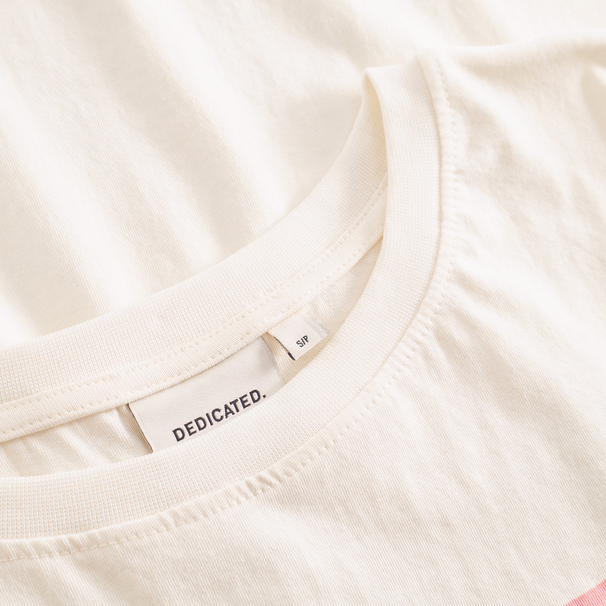 tee shirt plage et palmier en coton bio  blanc vert et rose   visby beach palm off white whisper white dedicated femme t shirt visby beach palm coton bio blanc vert rose l armoire poethique 3
