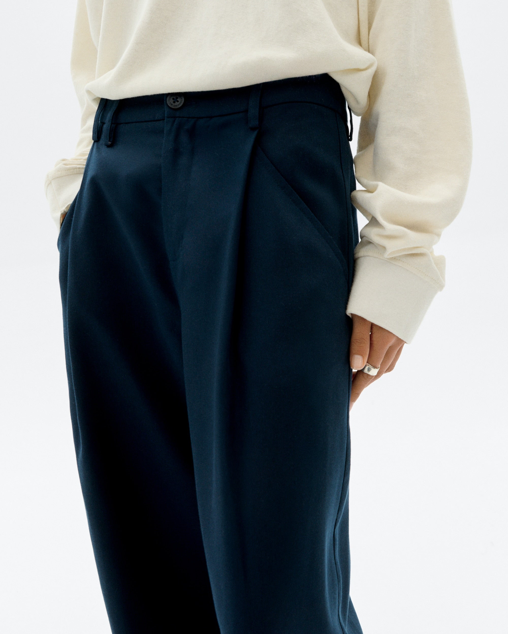 thinking mu femme pantalon molly bleu marine tencel l armoire poethique  2 