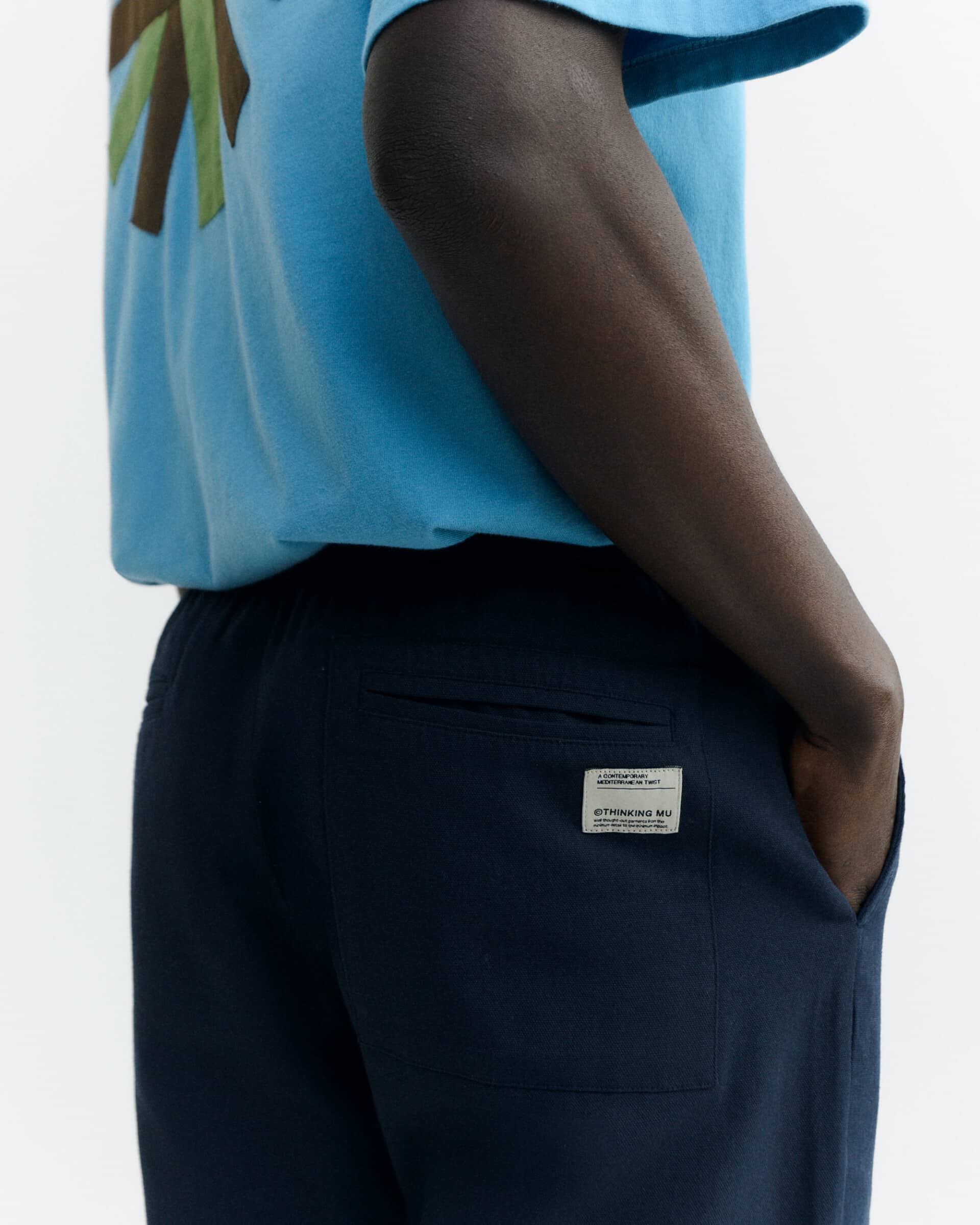 thinking mu homme pantalon navy light travel bleu marine coton bio l armoire poethique  1 