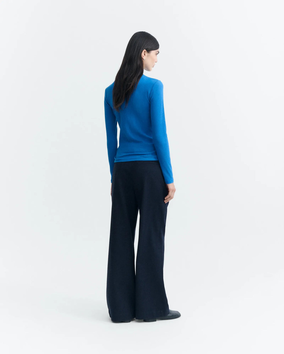 thinking mu top a manches longues en coton bio aine bleu l armoire poethique