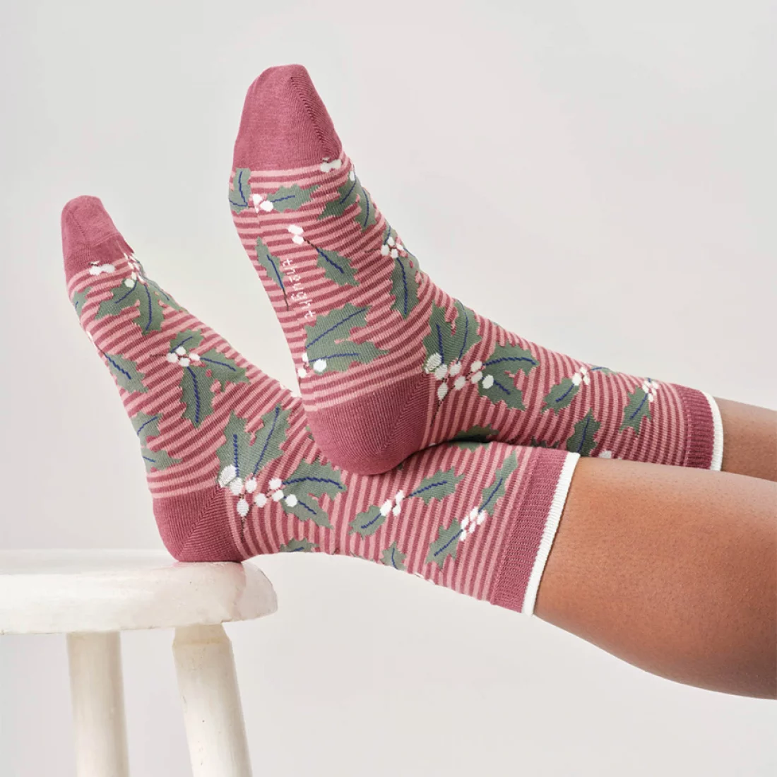 thought femme chaussette holly berries stripe viscose bambou rose blanc vert l armoire poethique  3 